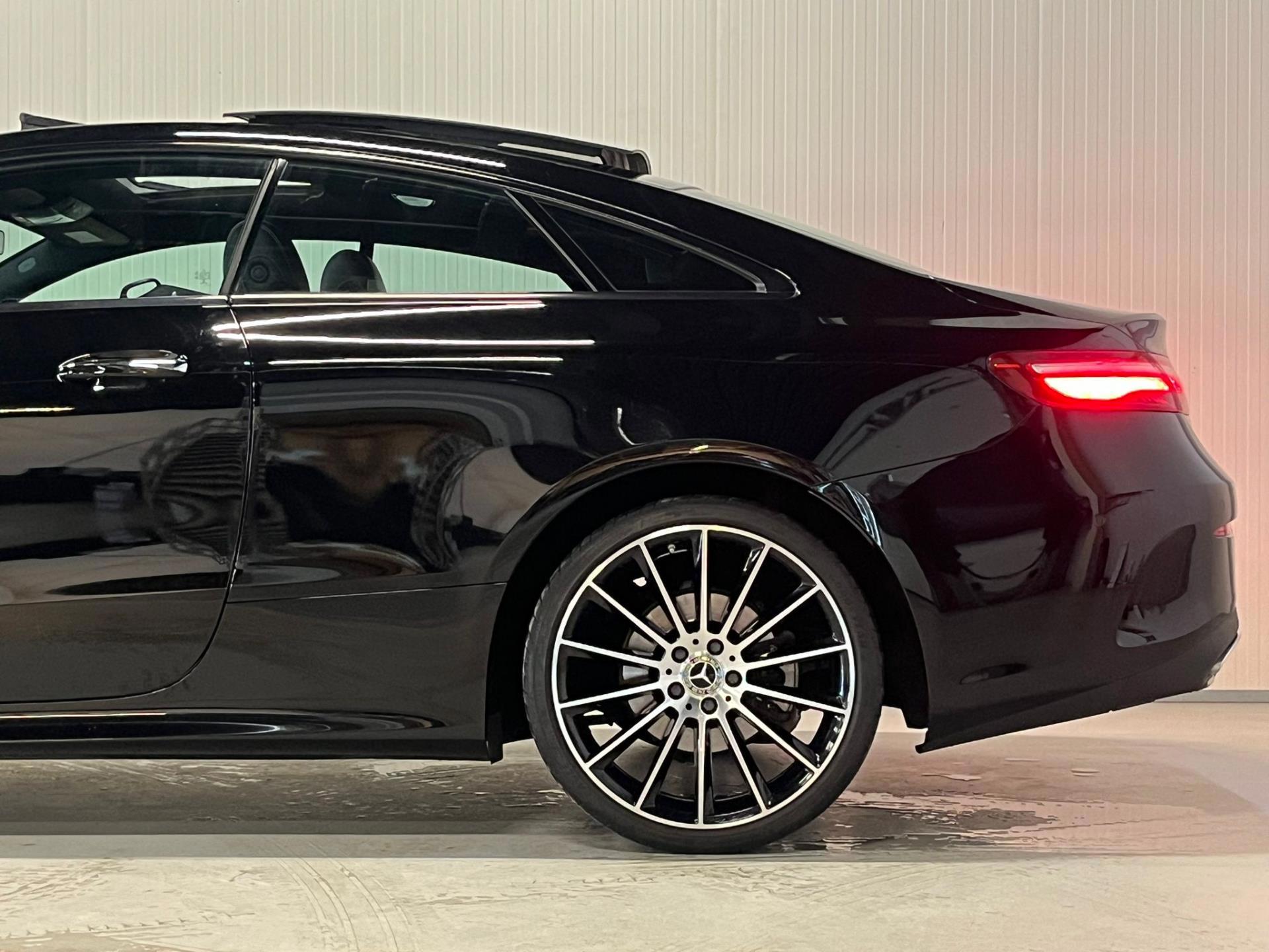 Foto van Mercedes-Benz E 300
