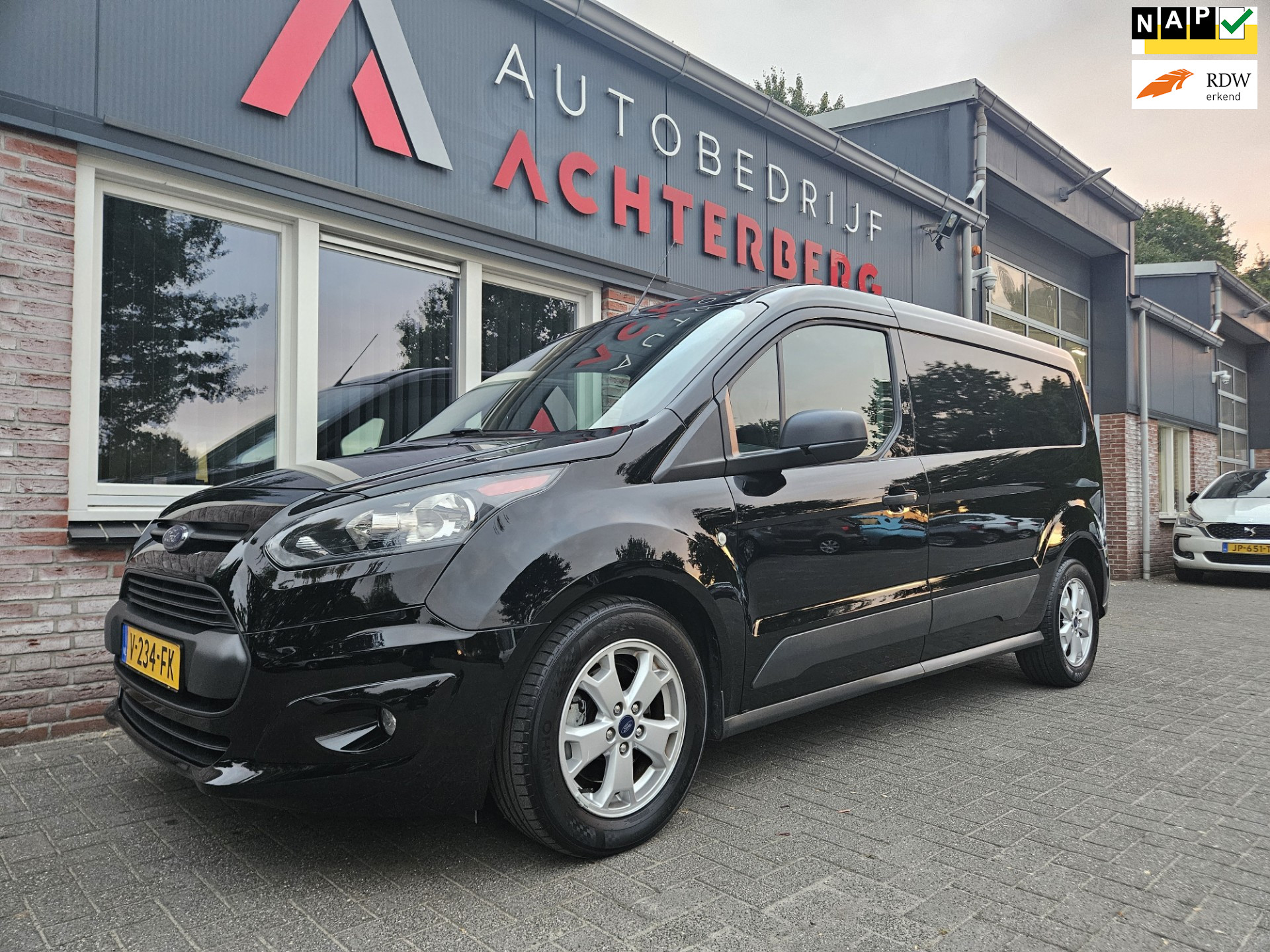 Ford Transit Connect 1.5 TDCI L2 Trend Trekhaak! Camera! Nette Bus! NAP! Navigatie! Airco/Clima! Cruise Control! 2017 - voorkant