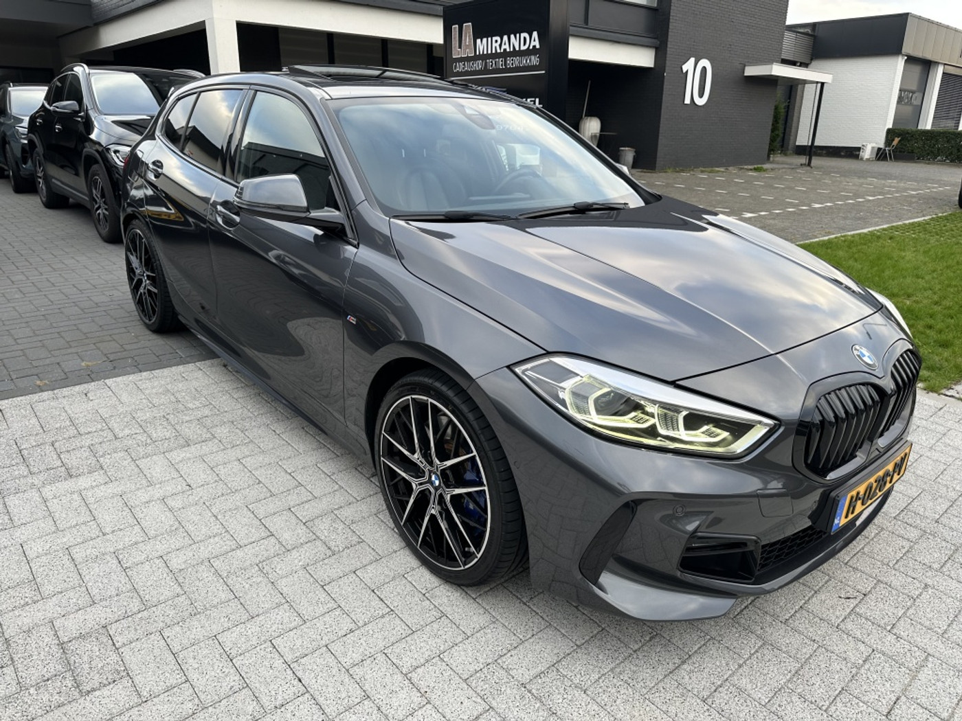 BMW 118i 118i High Exec. Ed. 2020 - voorkant