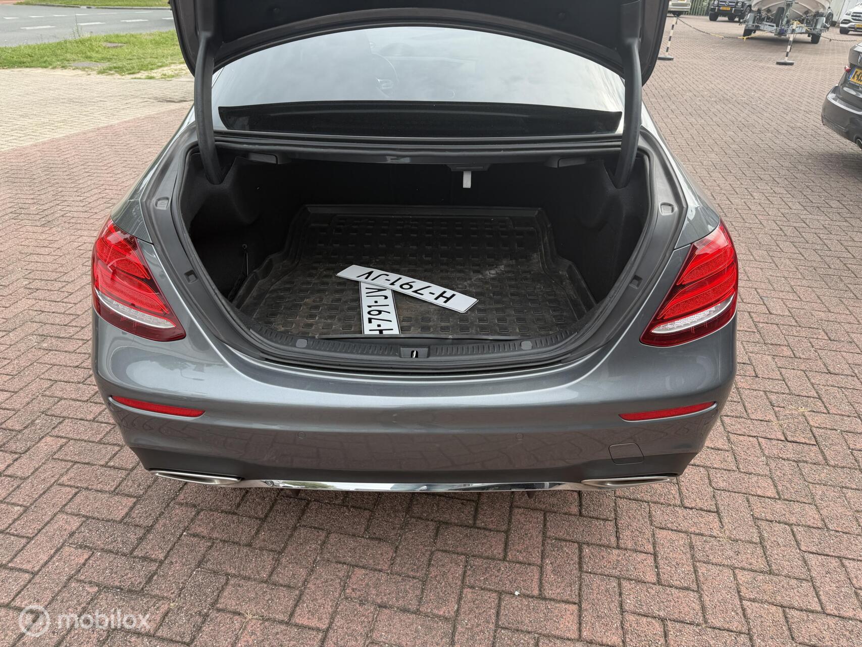 Foto van Mercedes-Benz E 200