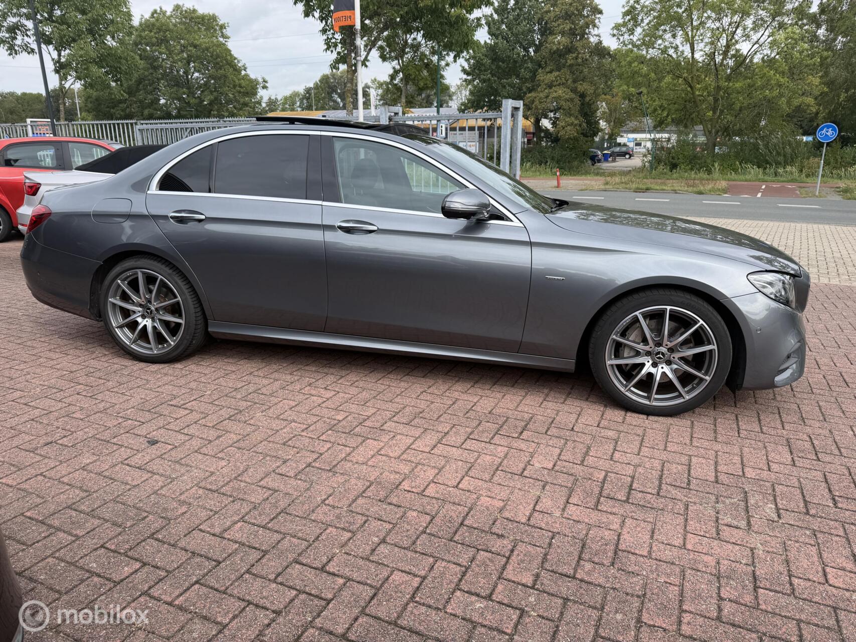Foto van Mercedes-Benz E 200