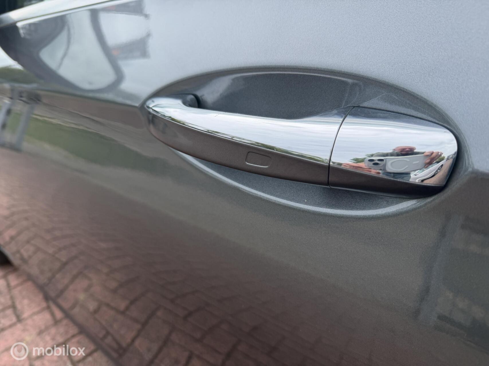 Foto van Mercedes-Benz E 200