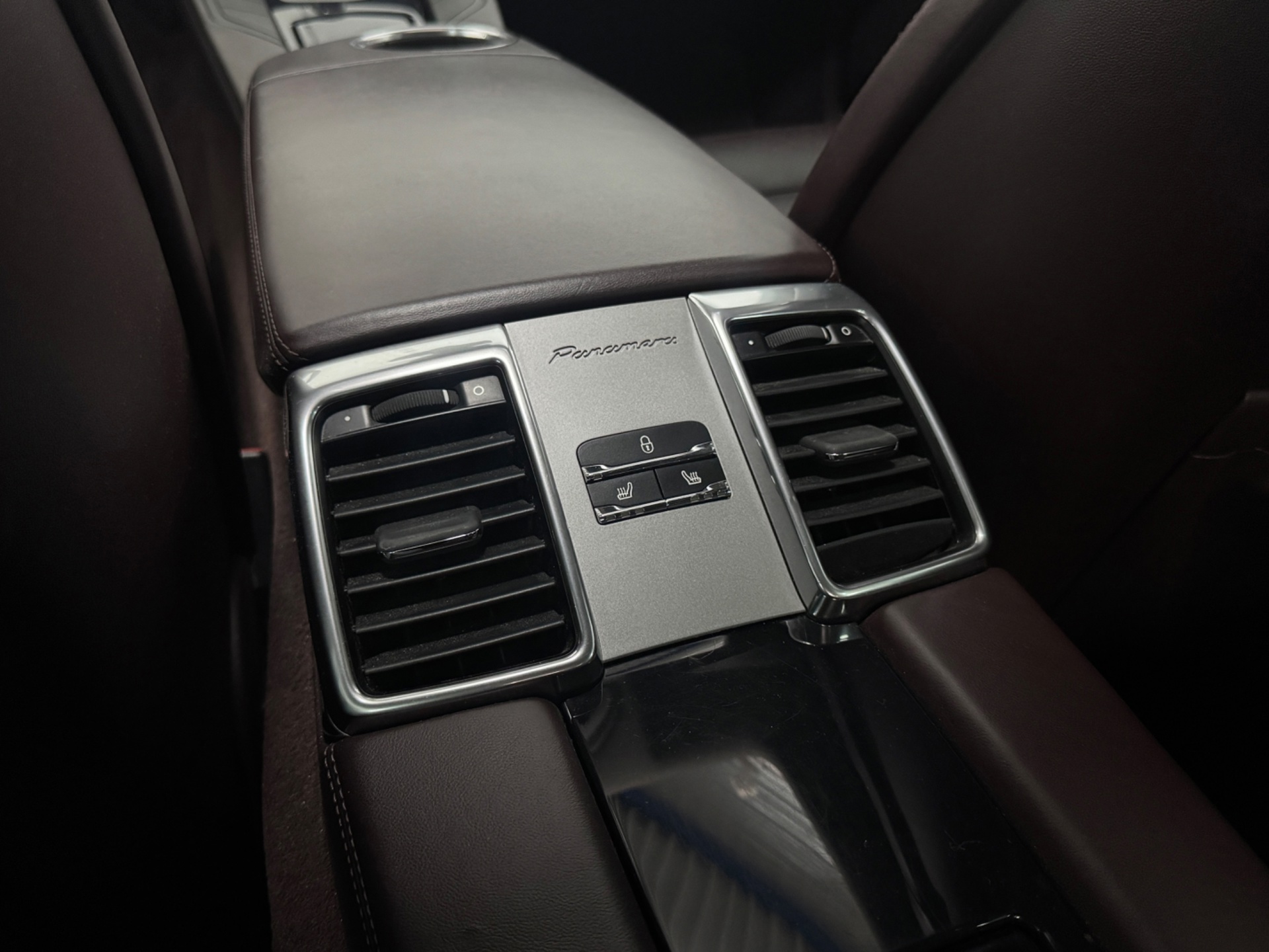 Foto van Porsche Panamera 4