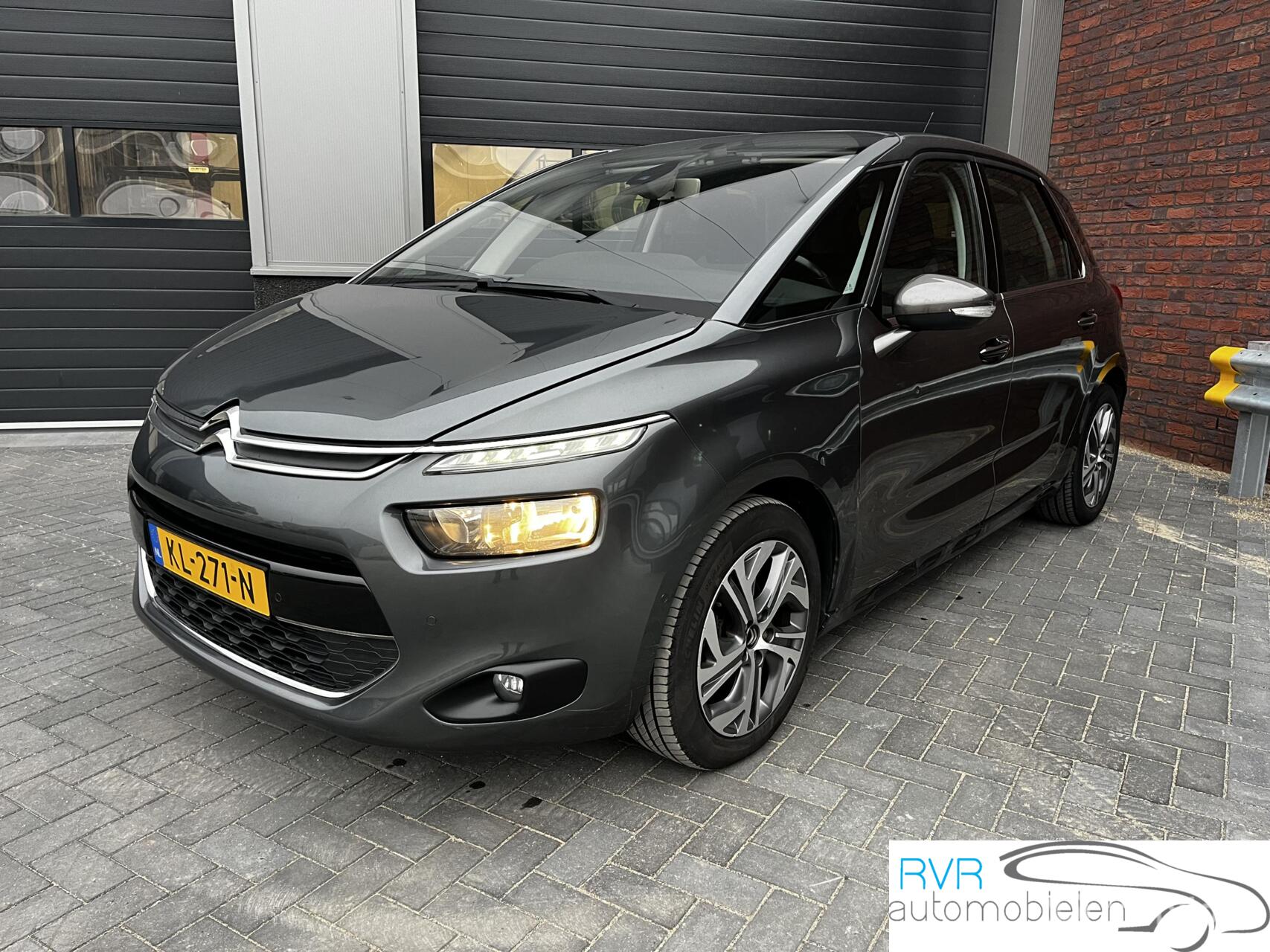 Citroen C4 Picasso 1.2 PureTech Shine / SCHADE 2016 - voorkant