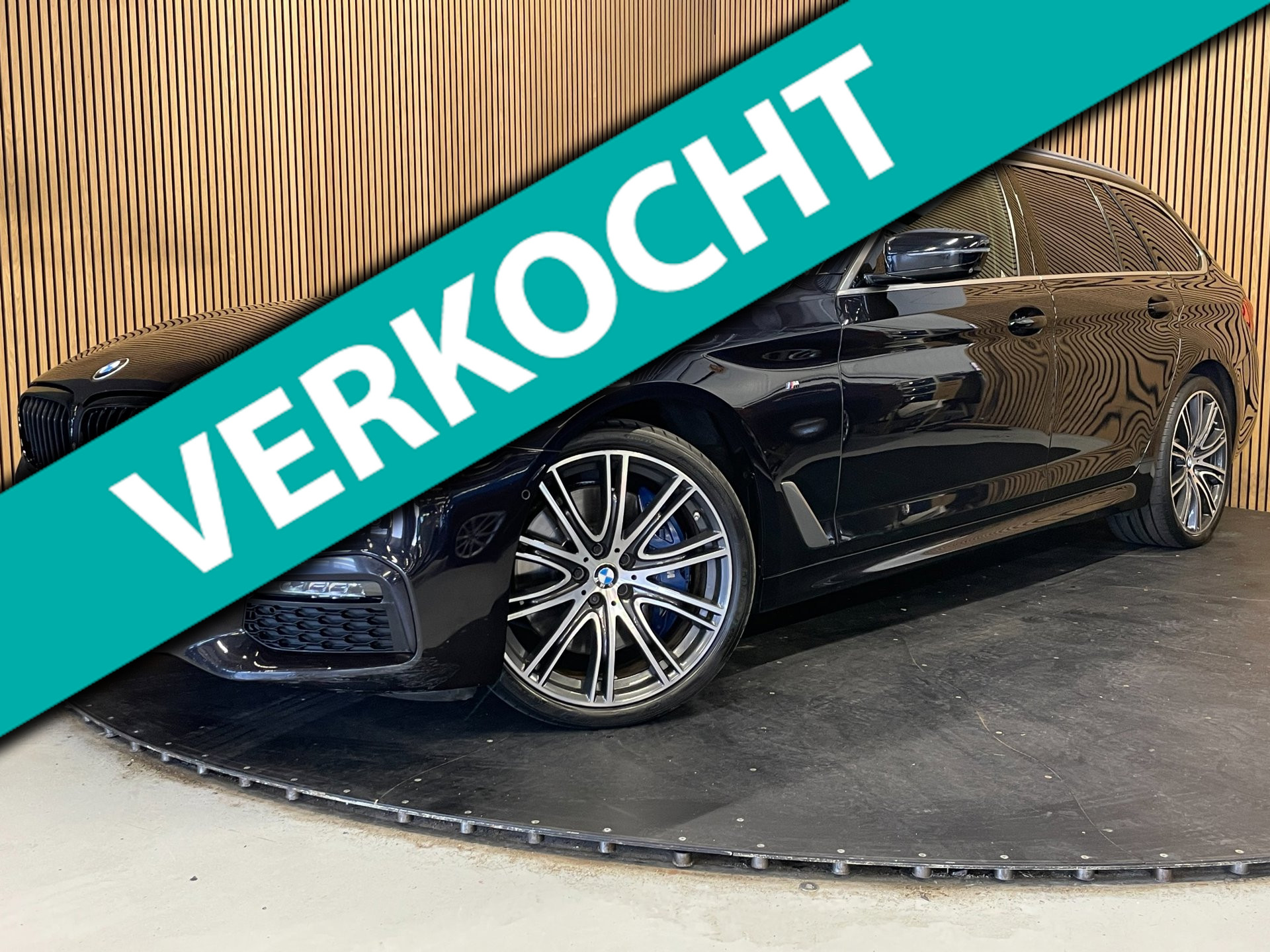 BMW 540d xDrive 540d xDrive High Executive|320PK|EURO 6|FULL OPTION|AFN.TREKHK|PANO|LEDER|MEMORY|HARMAN/KARDON|STOELVERW V+A| 2019 - voorkant