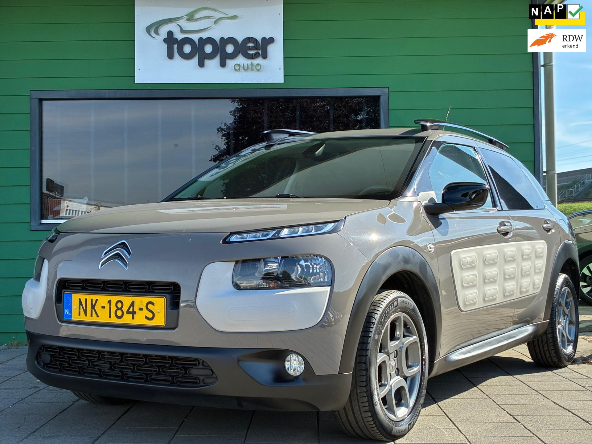 Citroen C4 Cactus 1.2 PureTech Shine|1e Eigenaar|D-riem v.v.|Camera|Navigatie|PDC|Trekhaak|CruiseControl|Climatronic|NAP| 2017 - voorkant
