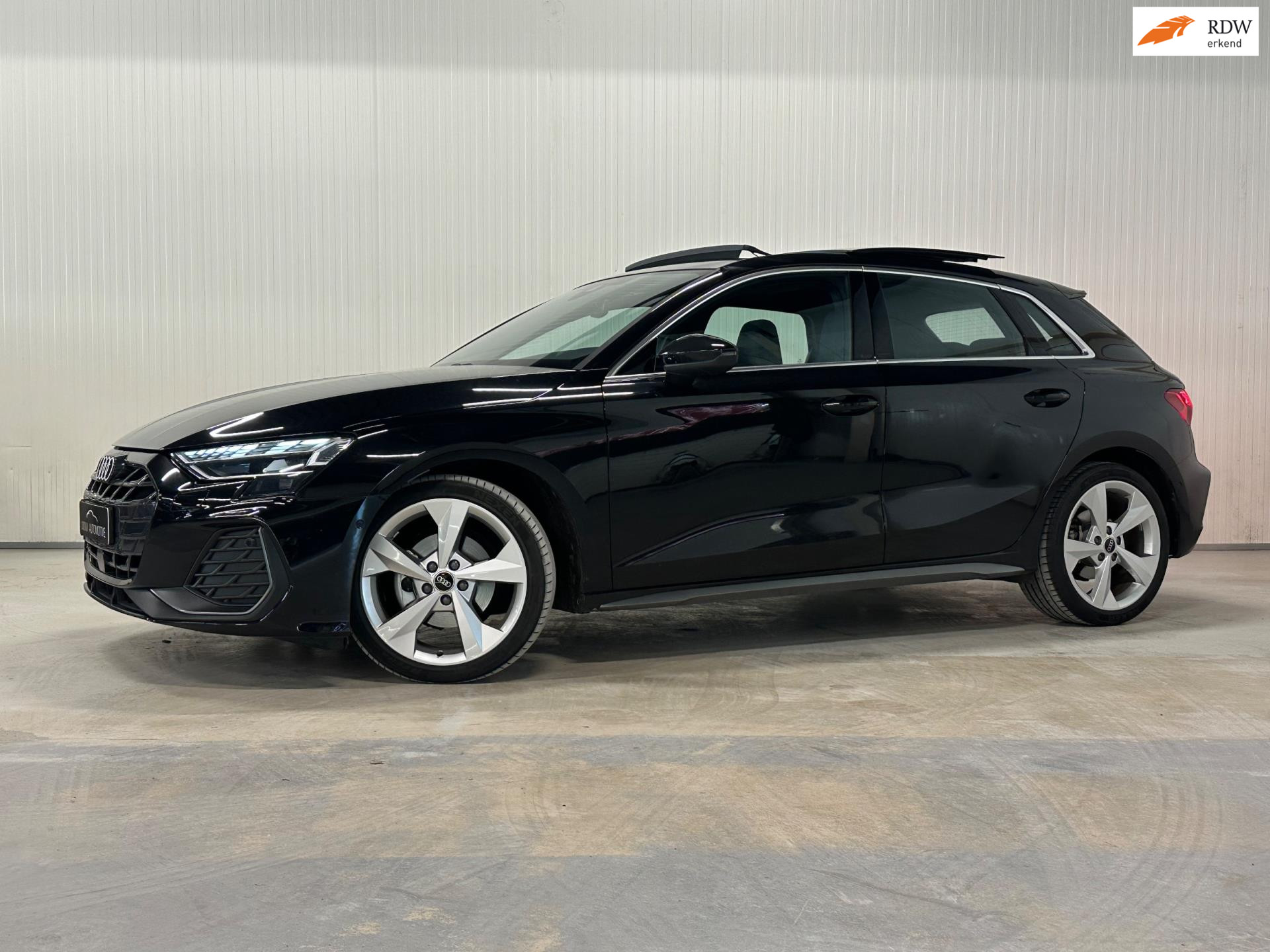 Audi A3 Sportback 35 TFSI S edition | PANO | S-LINE | SONOS | KUIPSTOELEN | FACELIFT 2024 - voorkant