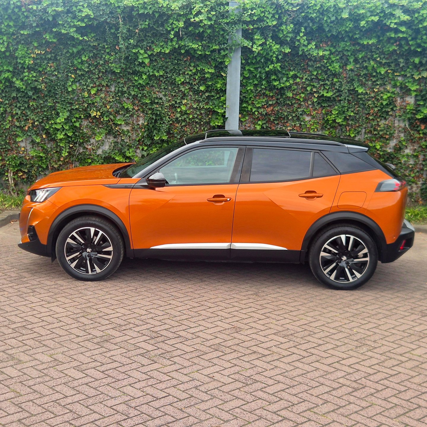 Foto van Peugeot E-2008