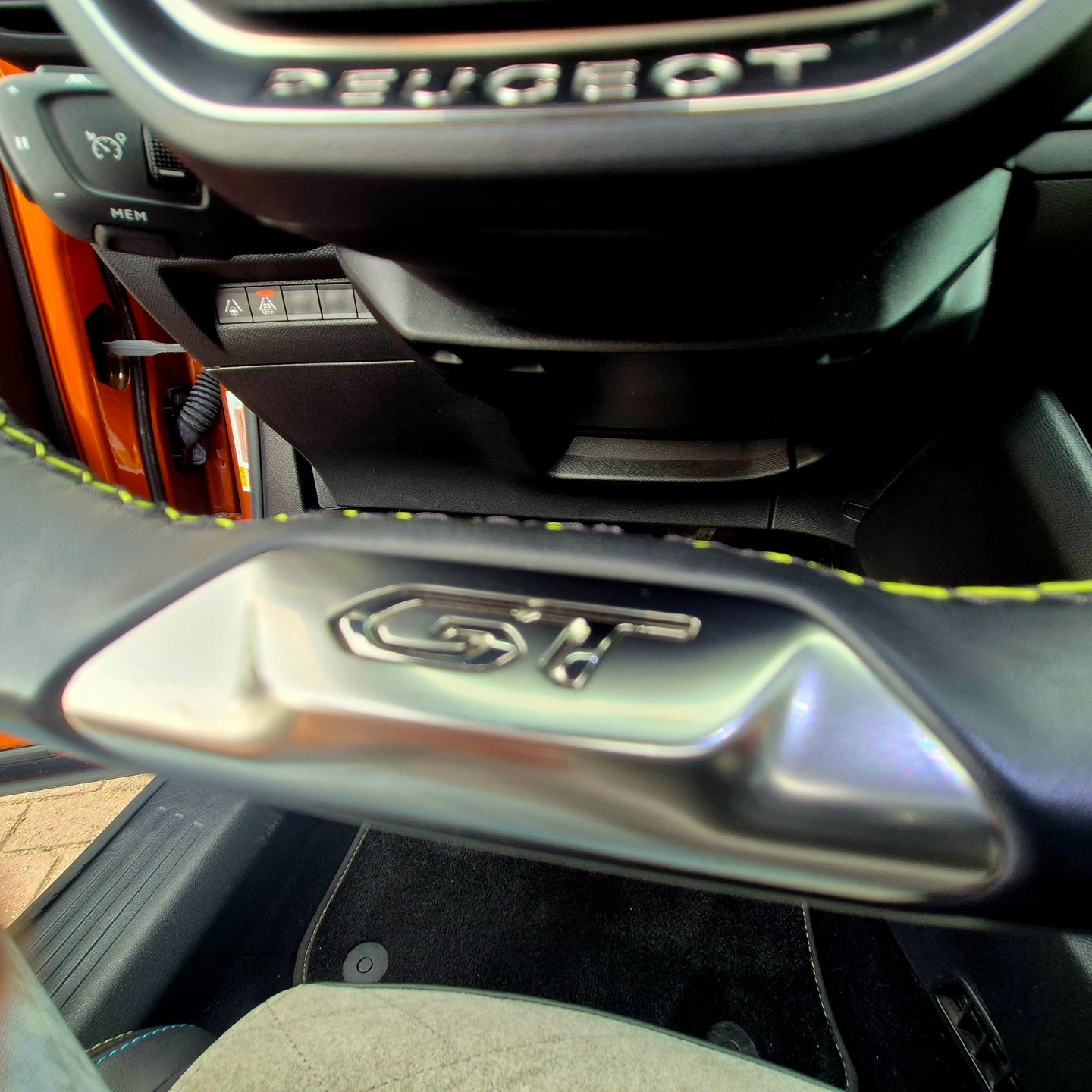 Foto van Peugeot E-2008