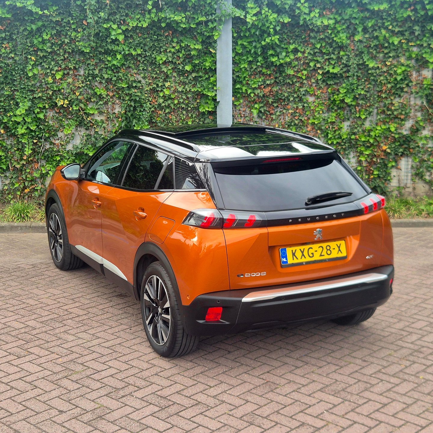 Foto van Peugeot E-2008
