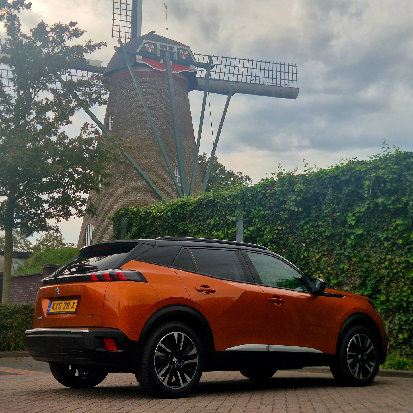 Foto van Peugeot E-2008