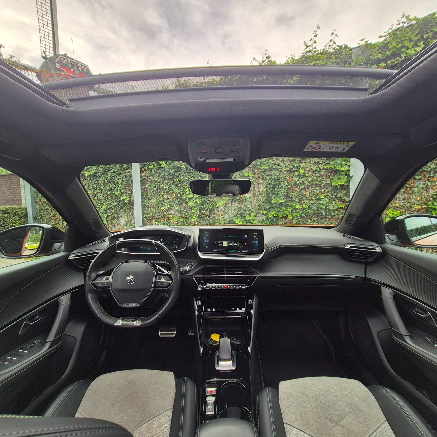 Foto van Peugeot E-2008