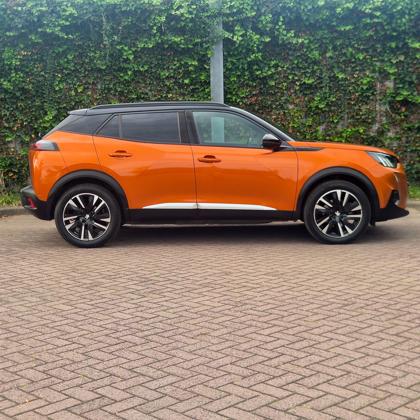 Foto van Peugeot E-2008