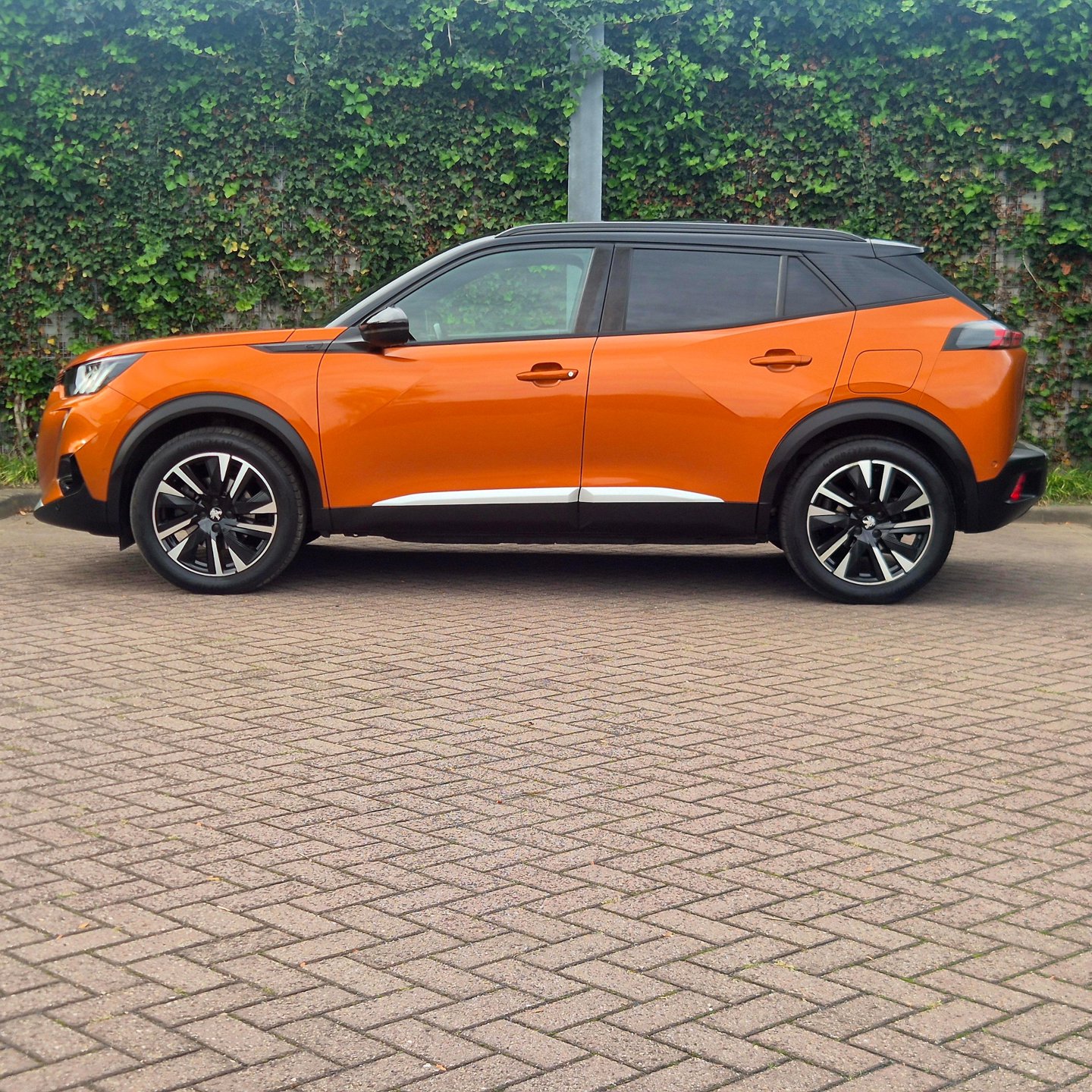 Foto van Peugeot E-2008