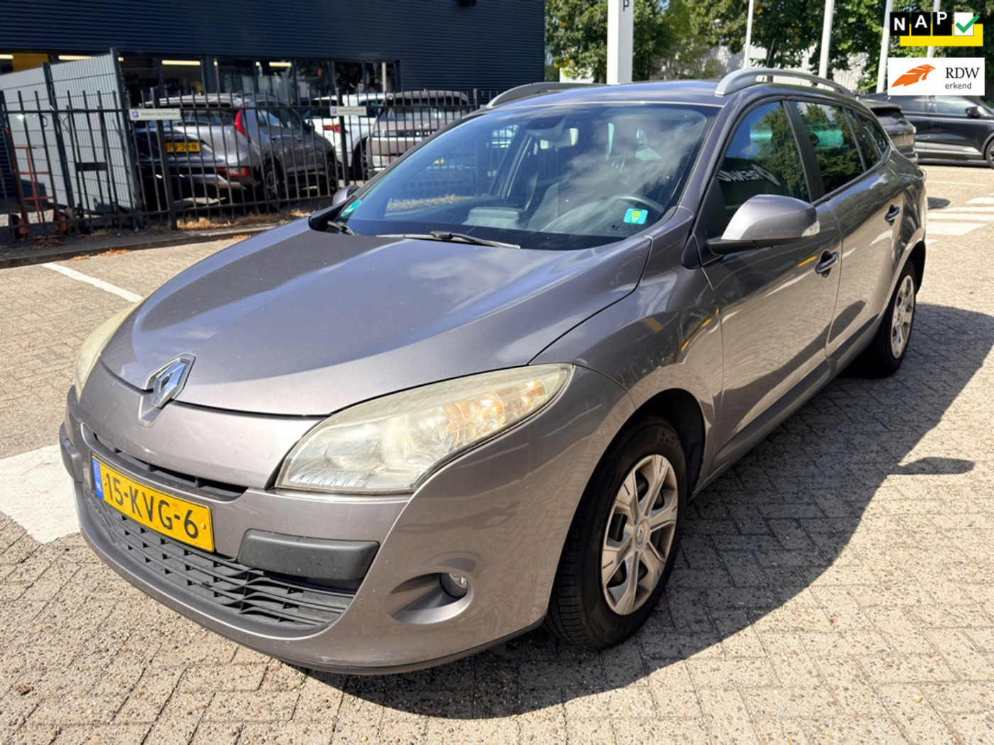 Renault Megane 1.6 Expression 2010 - voorkant