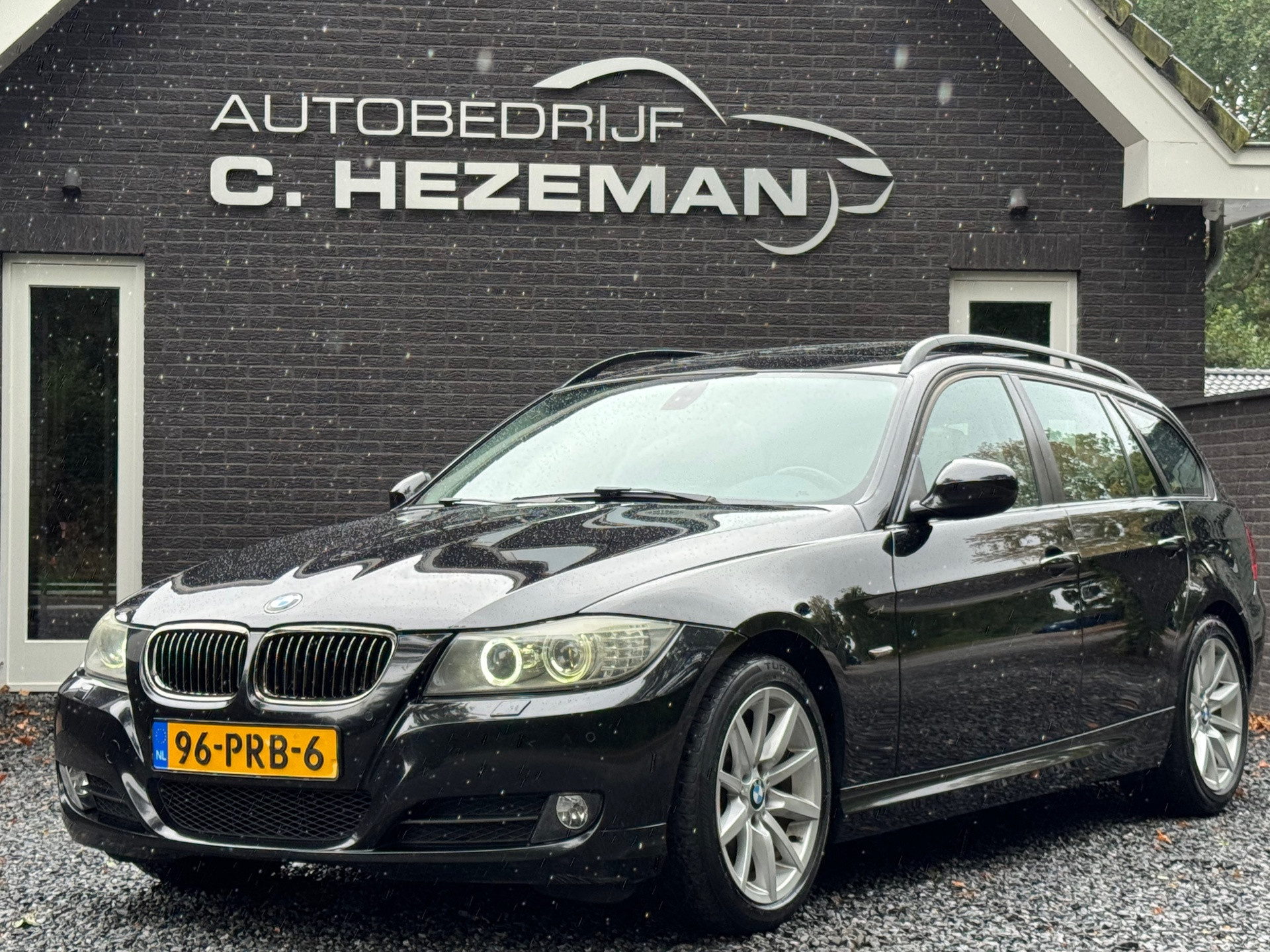 BMW 3-serie Touring 320i High Executive 2010 - voorkant