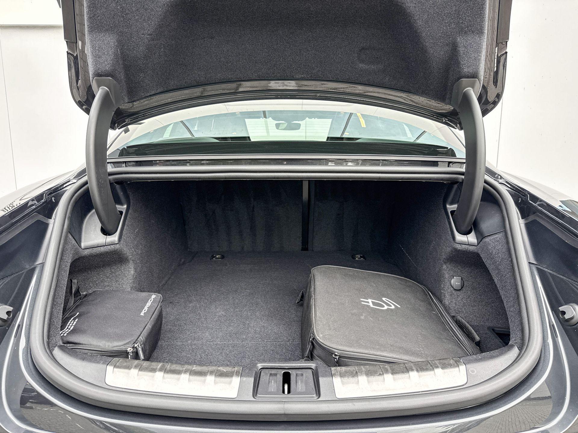Foto van Porsche Taycan 4s