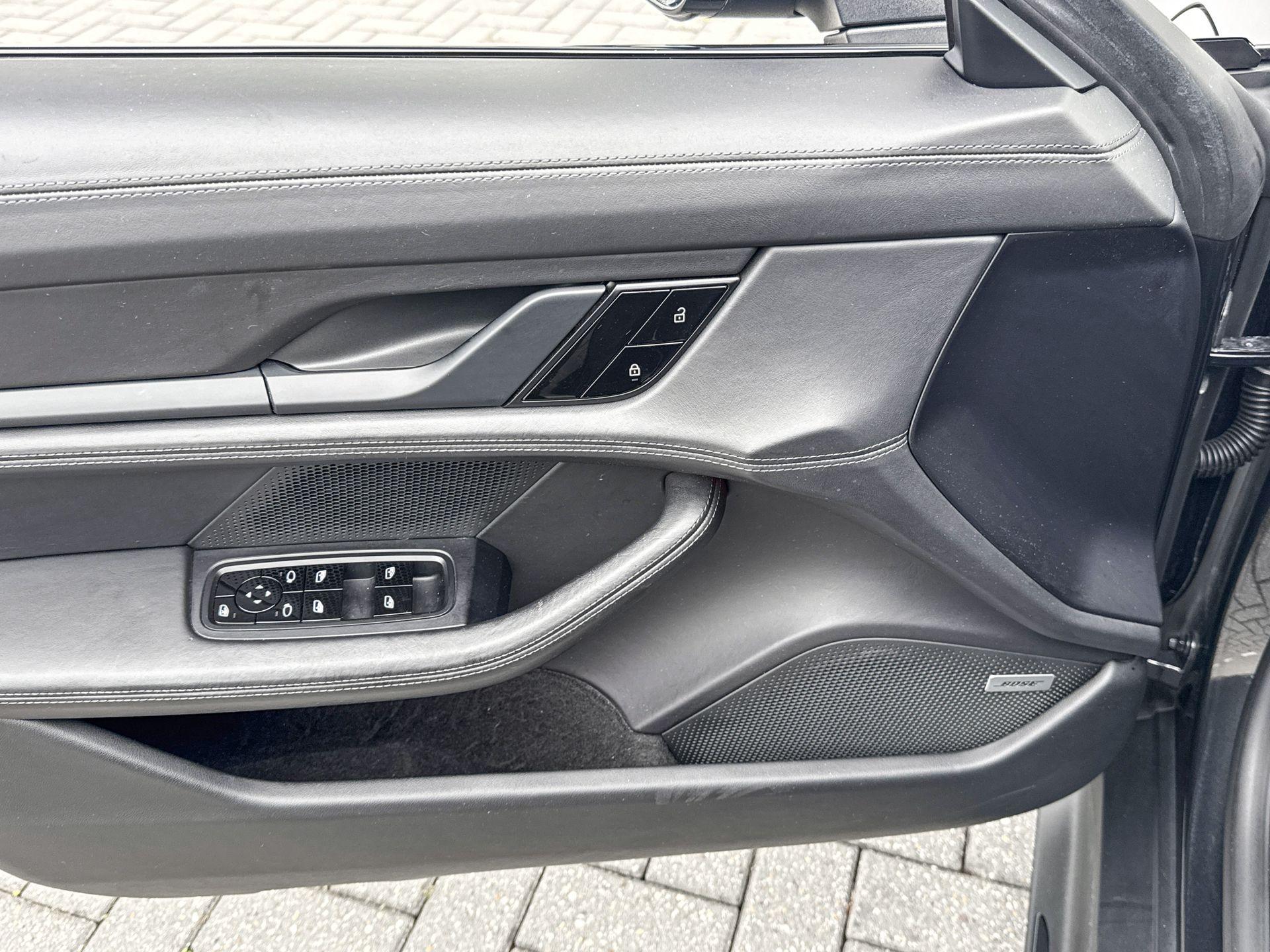 Foto van Porsche Taycan 4s