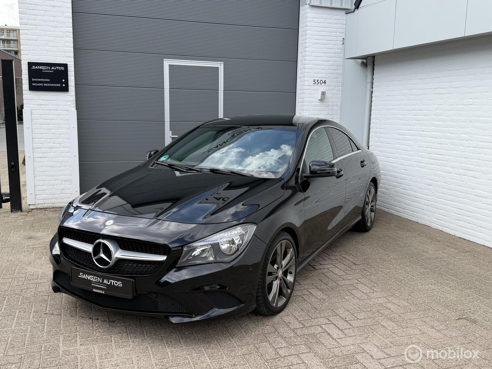 Mercedes-Benz Cla 200 200 OrangeArt Edition 18 inch camera 2015 - voorkant