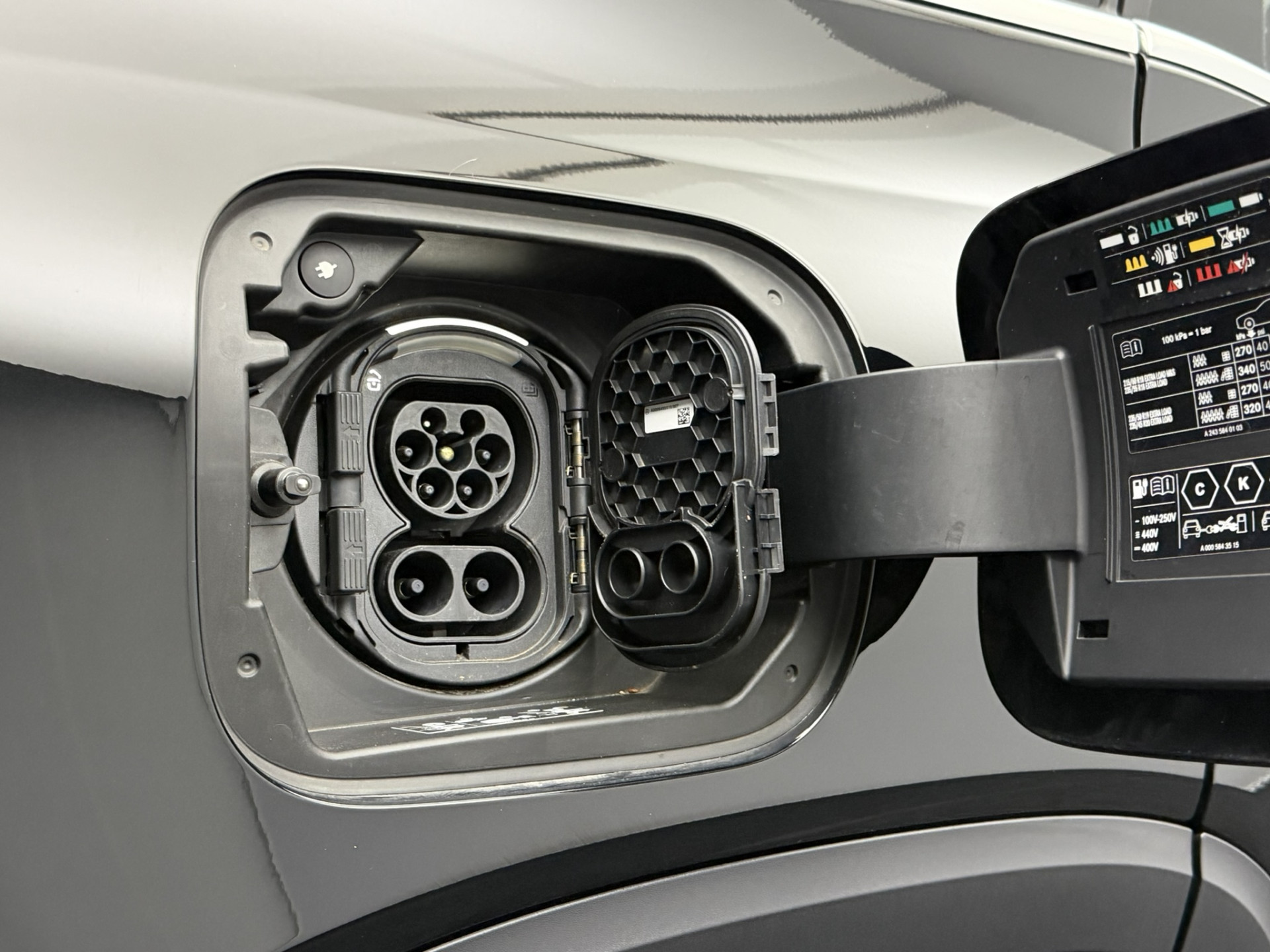 Foto van Mercedes-Benz Eqb 300 4Matic