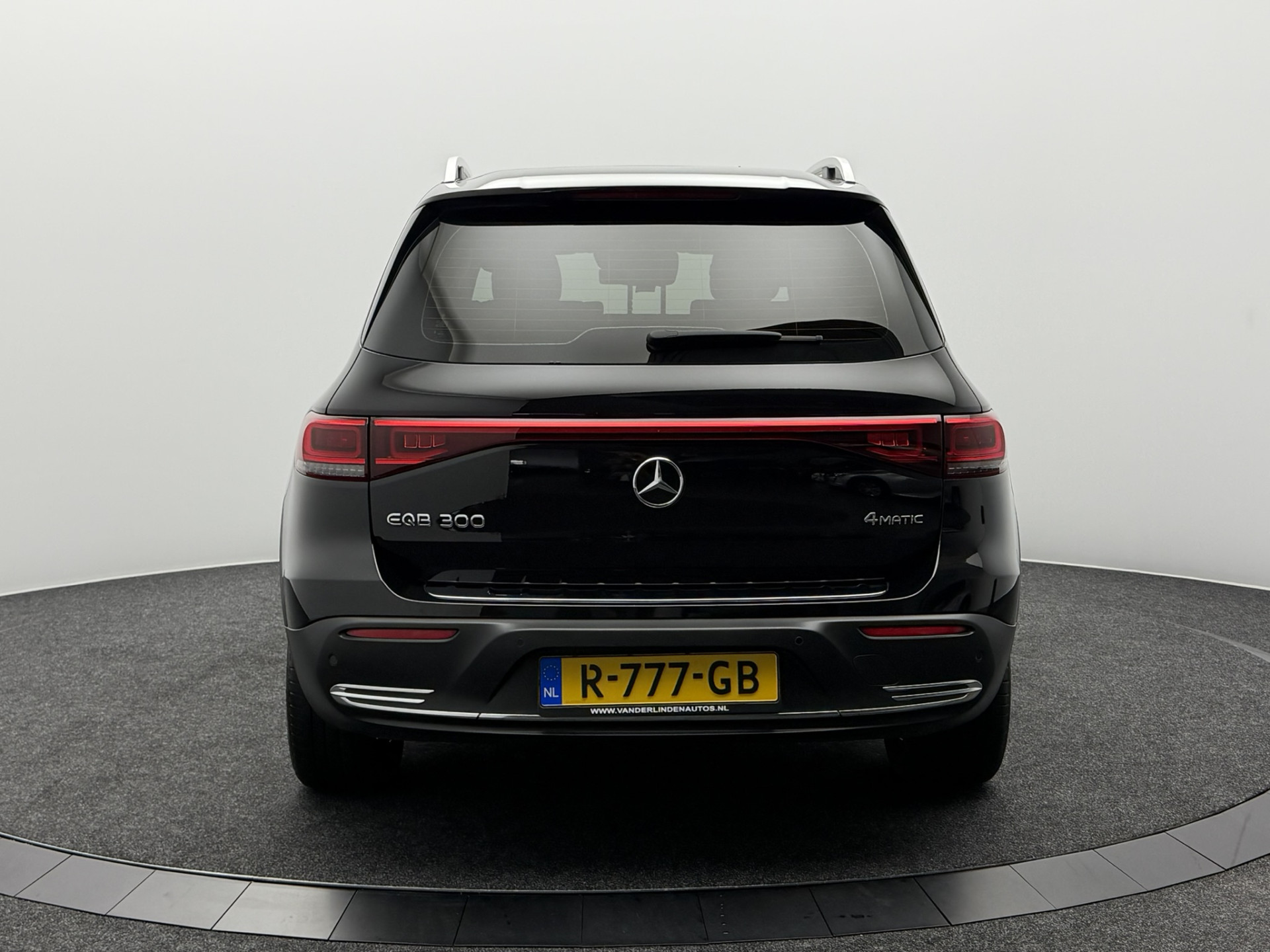 Foto van Mercedes-Benz Eqb 300 4Matic