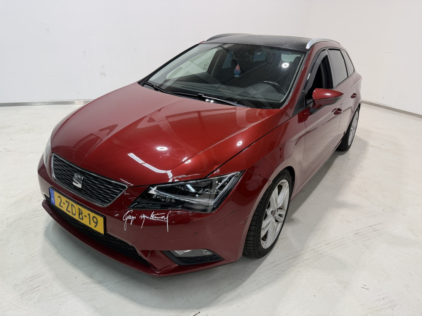 Seat Leon ST 1.6 TDI St. Bns. Ec. 2014 - voorkant