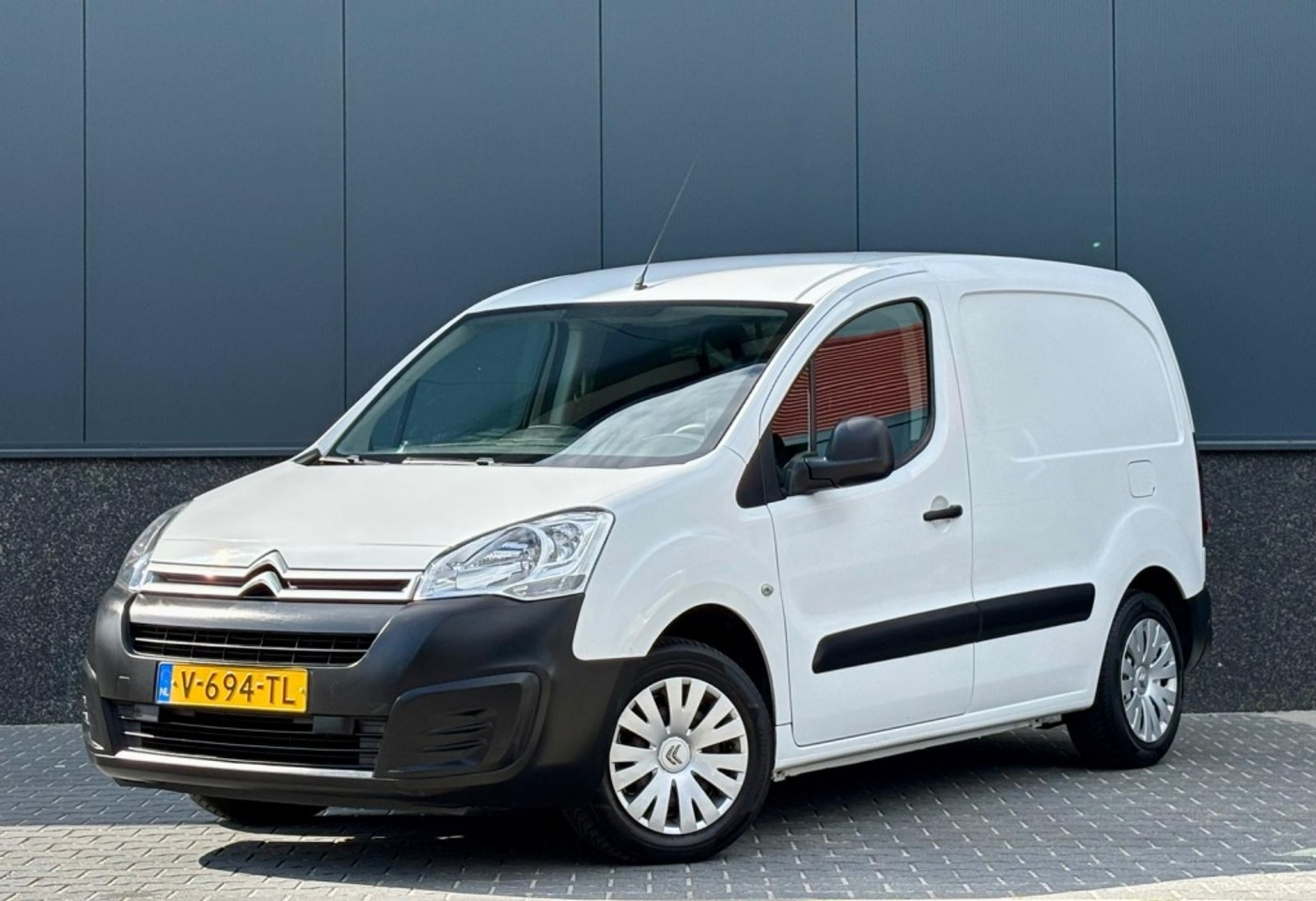Citroen Berlingo 1.6 BlueHDI 75 Club 2018 - voorkant