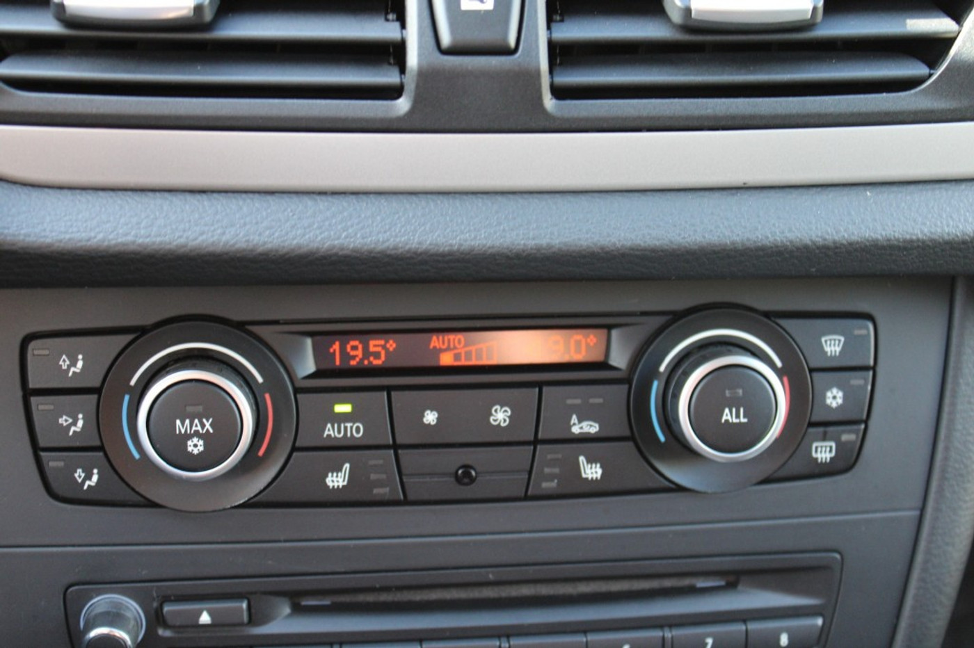 Foto van BMW X1 xDrive 28i