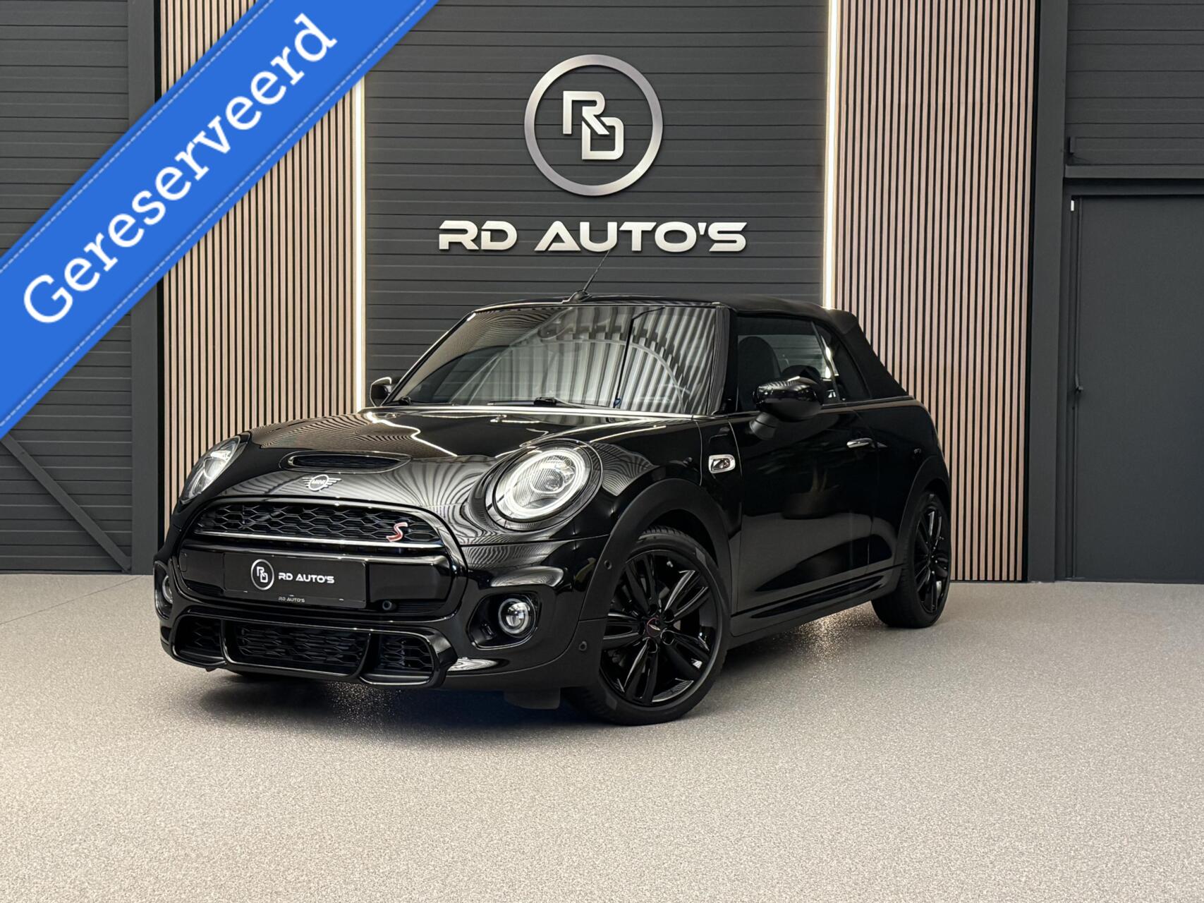 Mini Cabrio 2.0 Cooper S JCW Carplay ACC Sfeervelichting 1e Eigenaar 2020 - voorkant