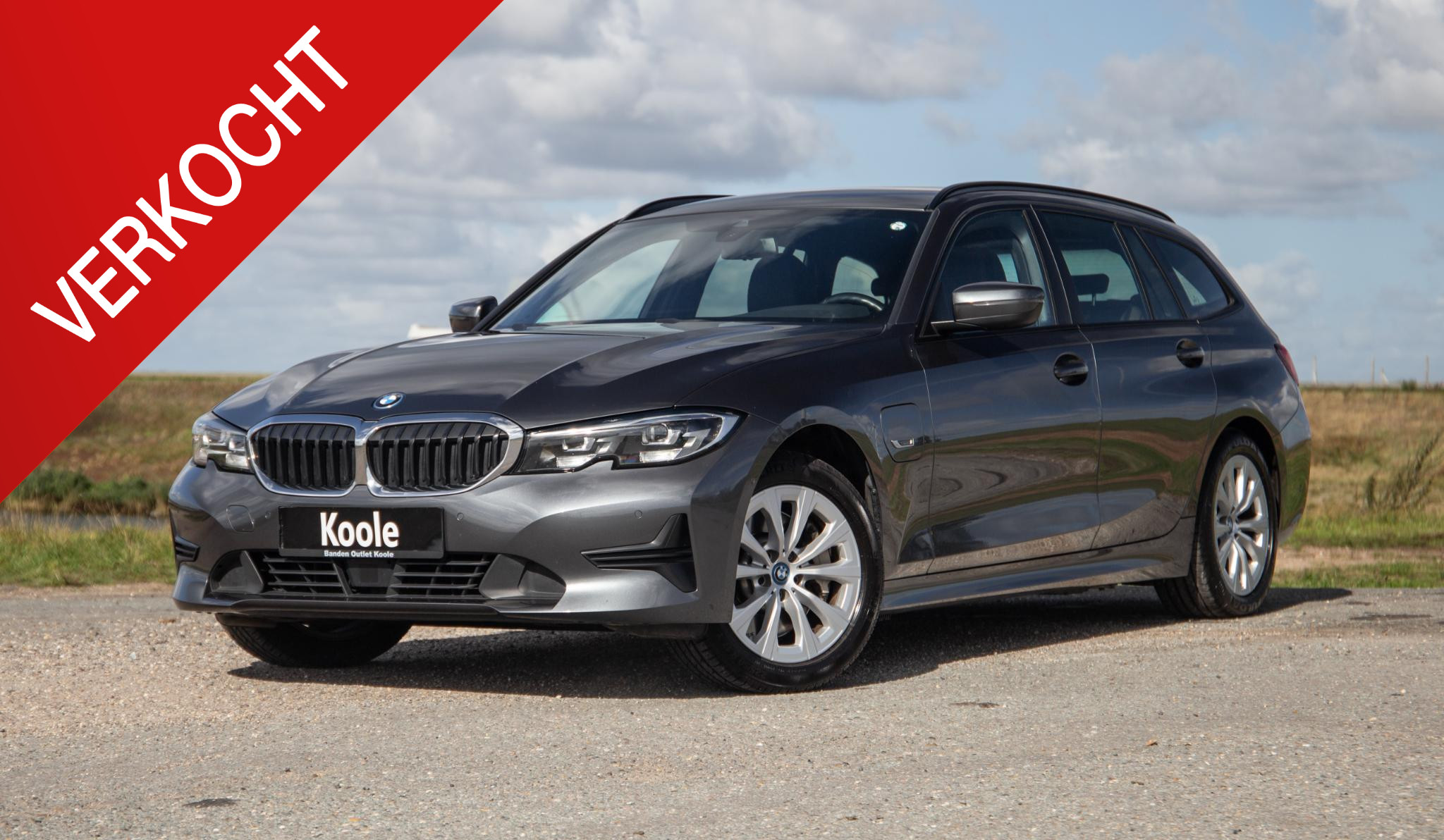 BMW 3-serie Touring 330e High Executive 2022 - voorkant