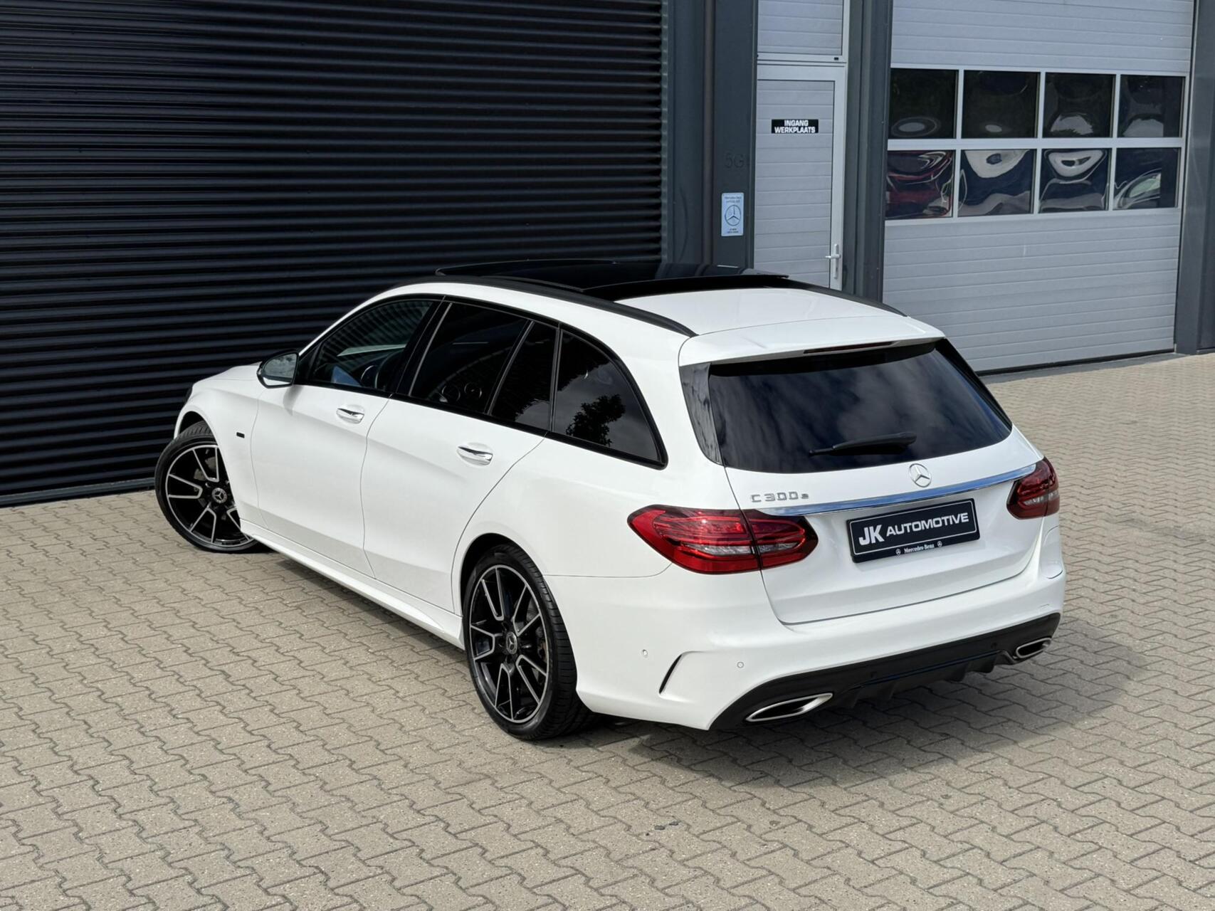 Foto van Mercedes-Benz C 300 E