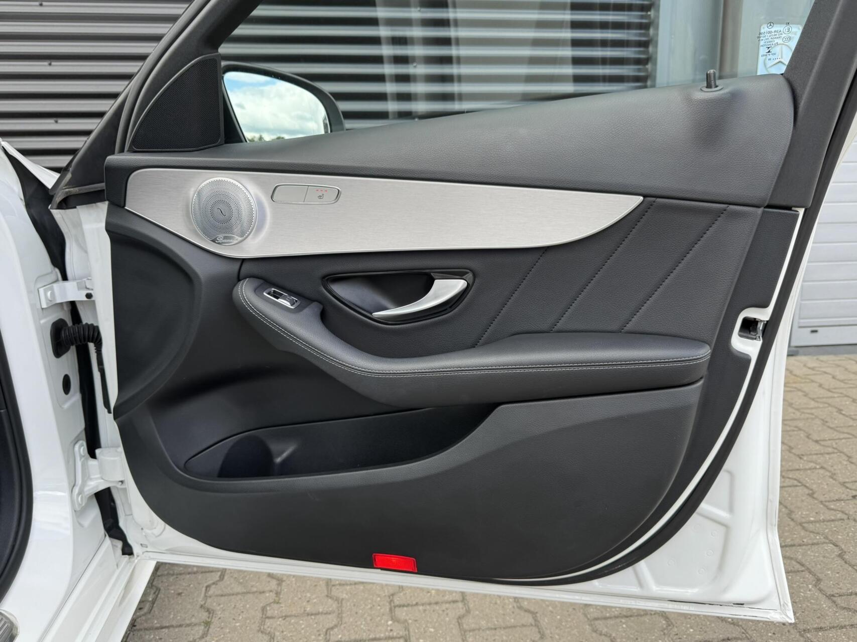 Foto van Mercedes-Benz C 300 E