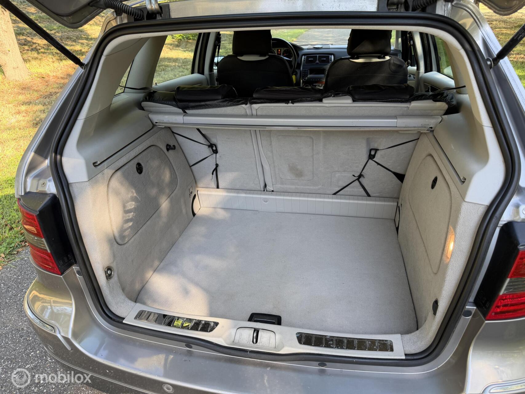 Foto van Mercedes-Benz B 200