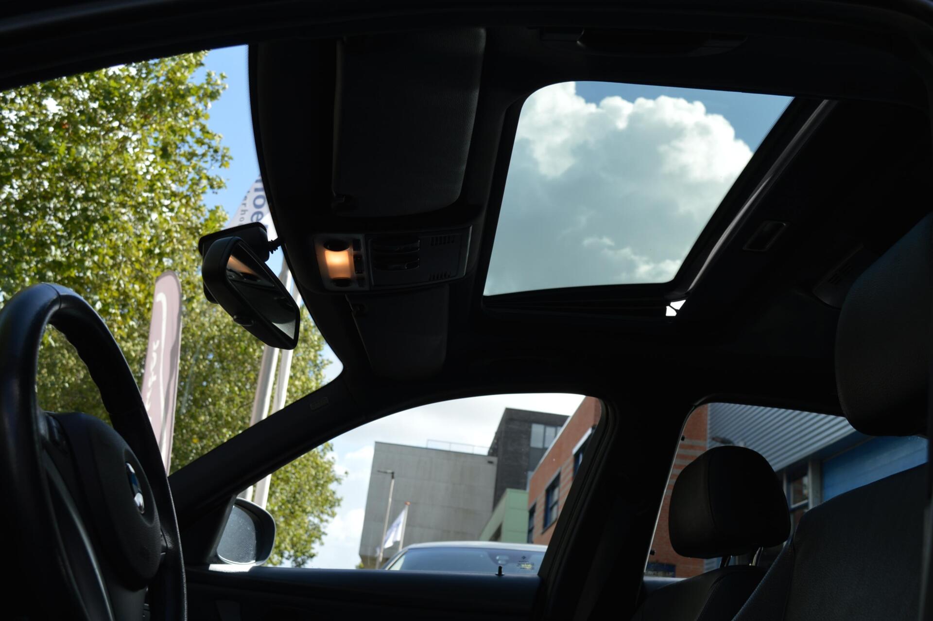 Foto van BMW 325i xDrive