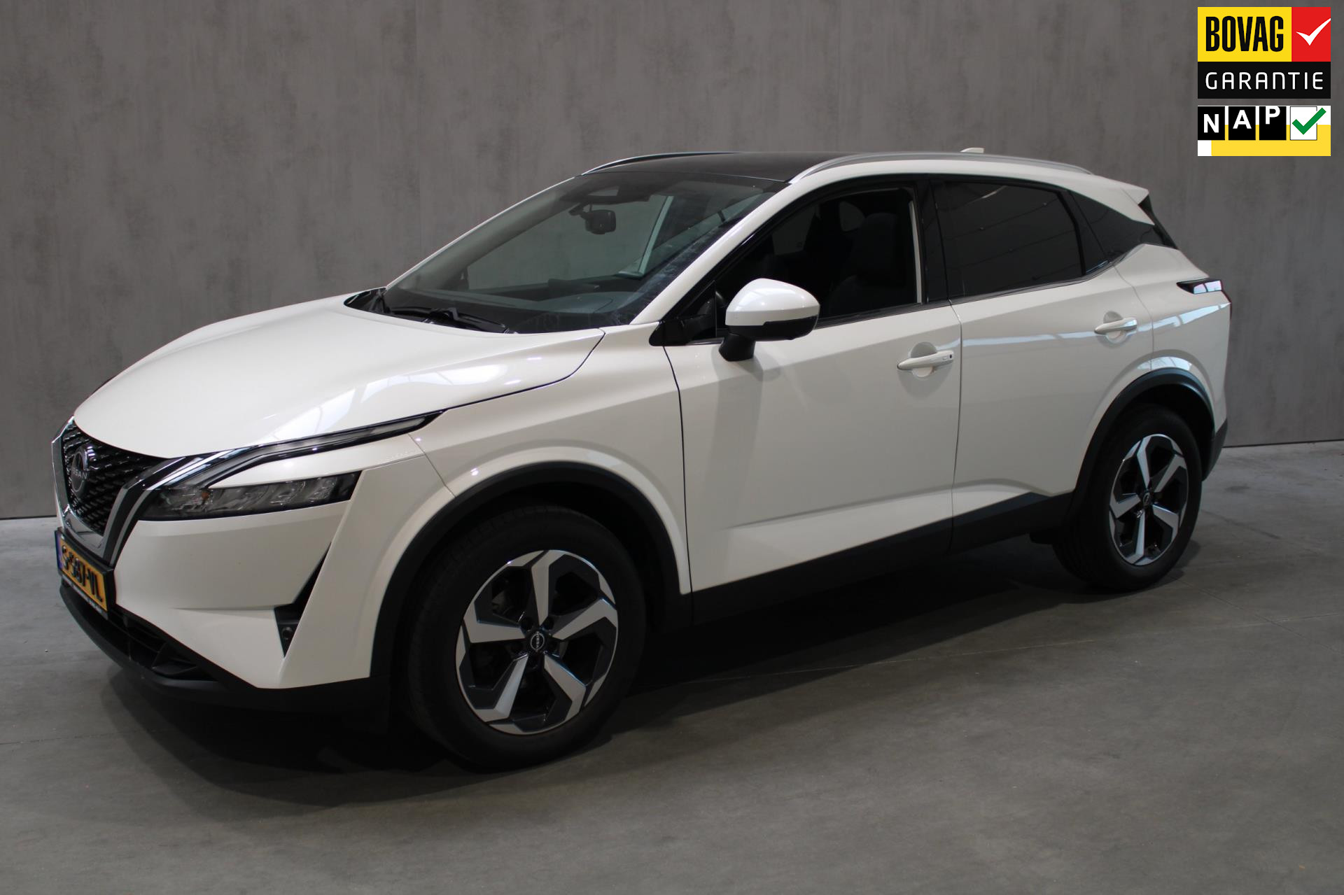 Nissan Qashqai 1.3 MHEV N-Connecta 360Camera/navigatie/Cruise controle Rijklaar incl 12 maanden bovag 2023 - voorkant