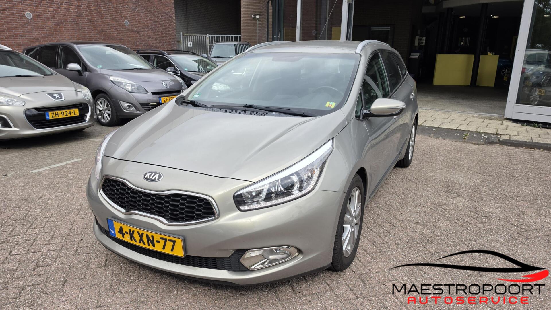 Kia Cee D 1.6 GDI Business Pack 2013 - voorkant