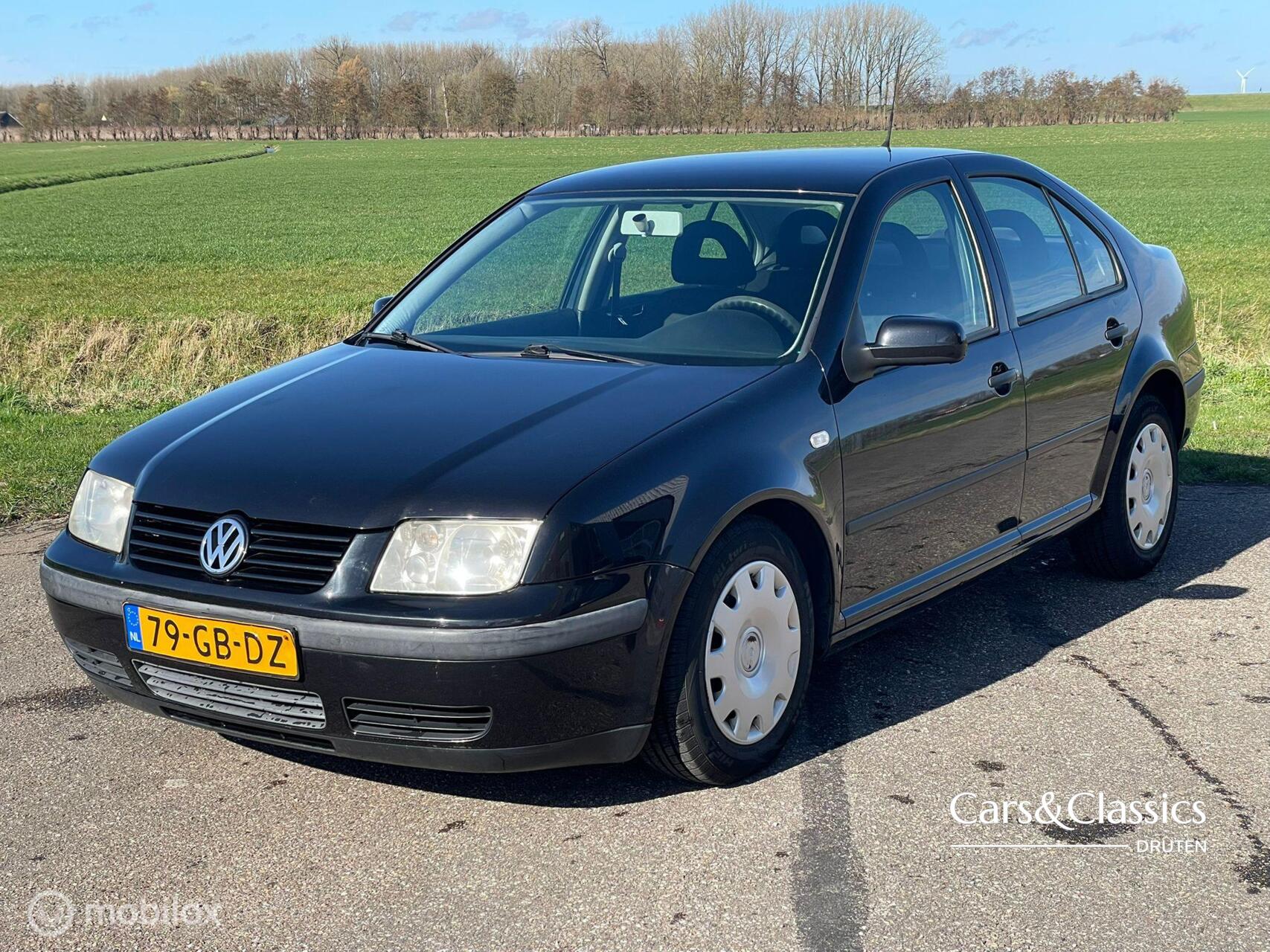 Volkswagen Bora 1.6-16V Trendline 2000 - voorkant