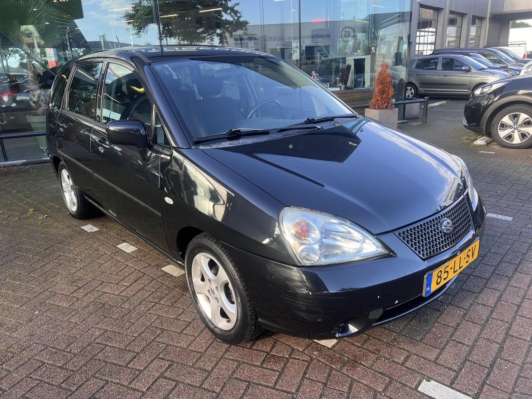 Foto van Suzuki Liana