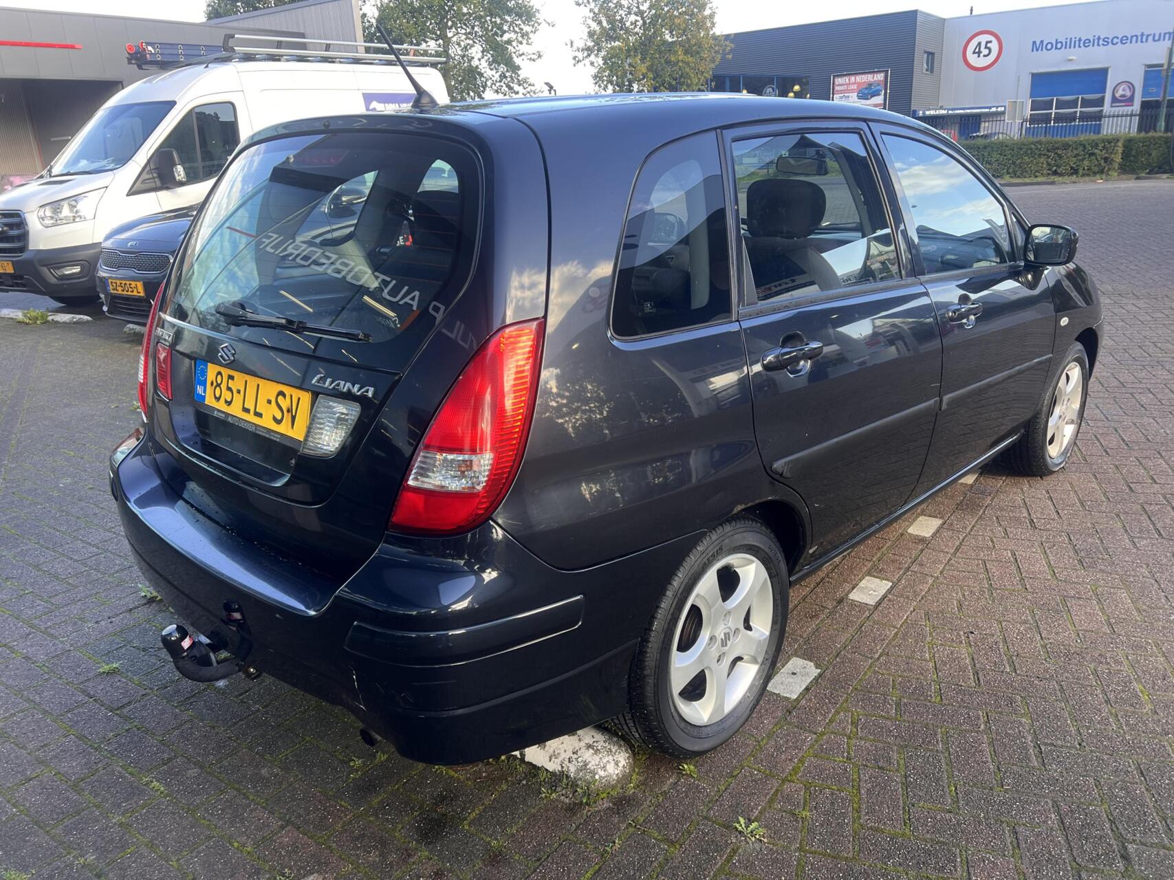 Foto van Suzuki Liana