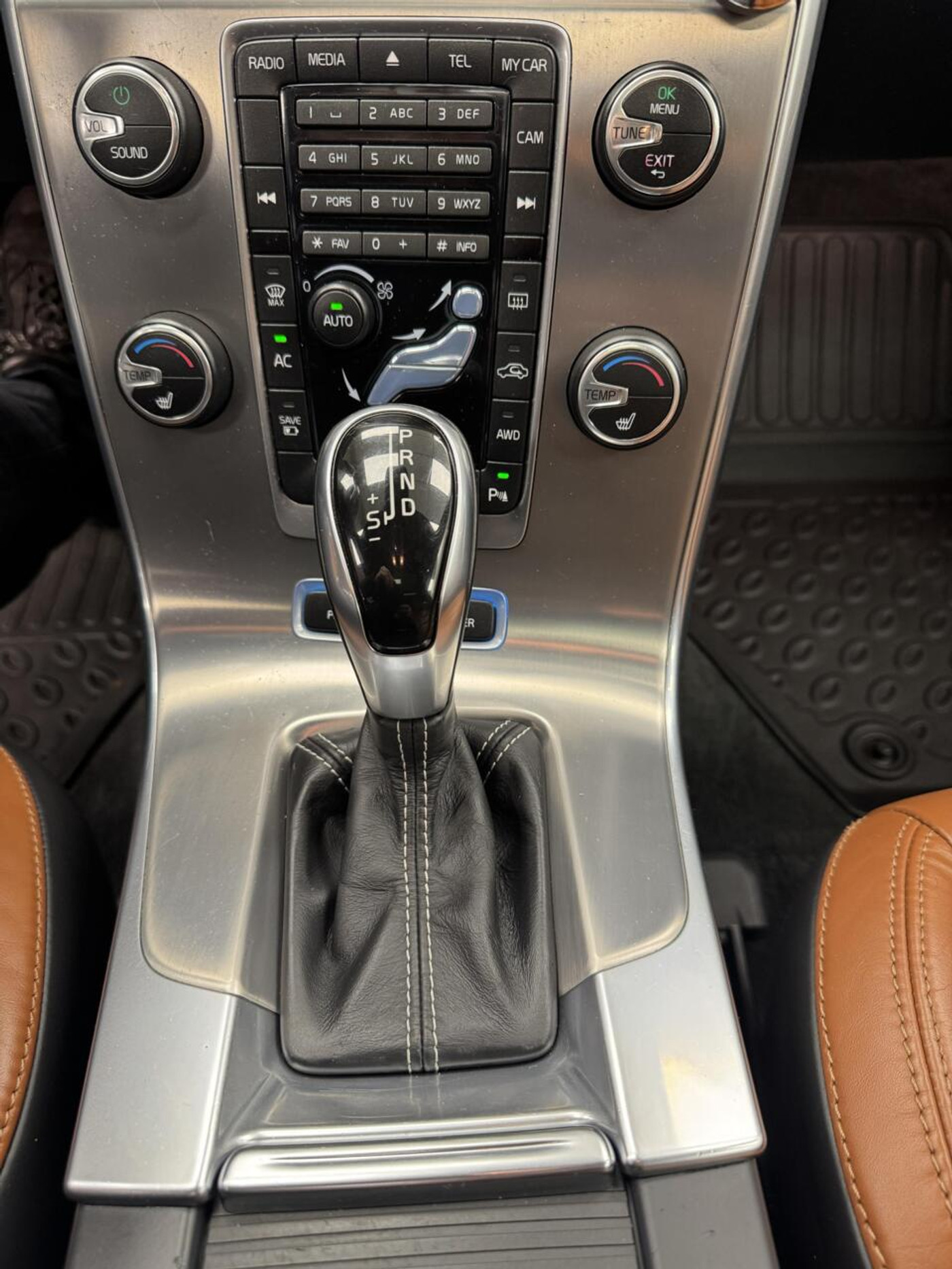 Foto van Volvo V60 Plug In Hybrid