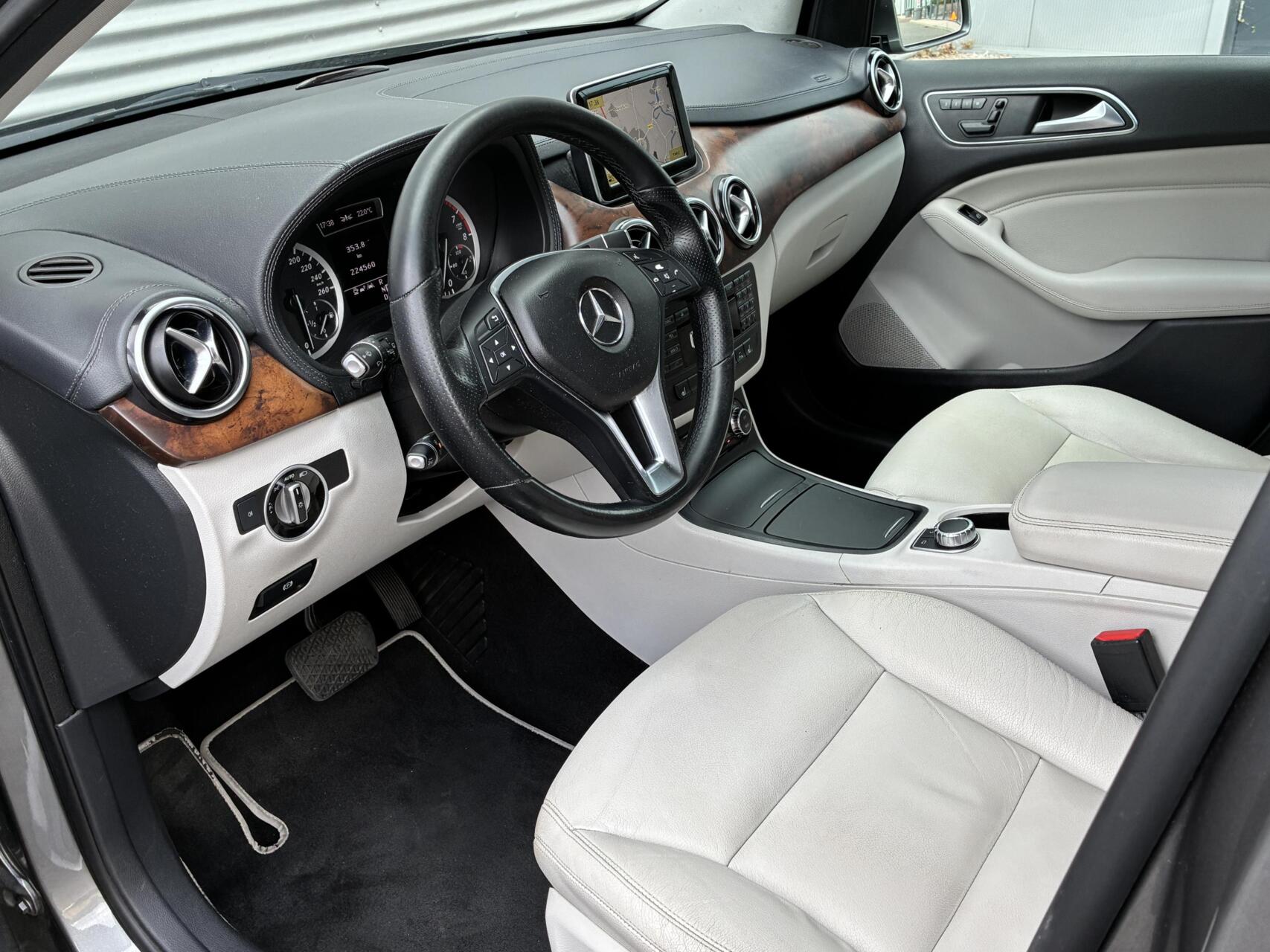 Foto van Mercedes-Benz B 200