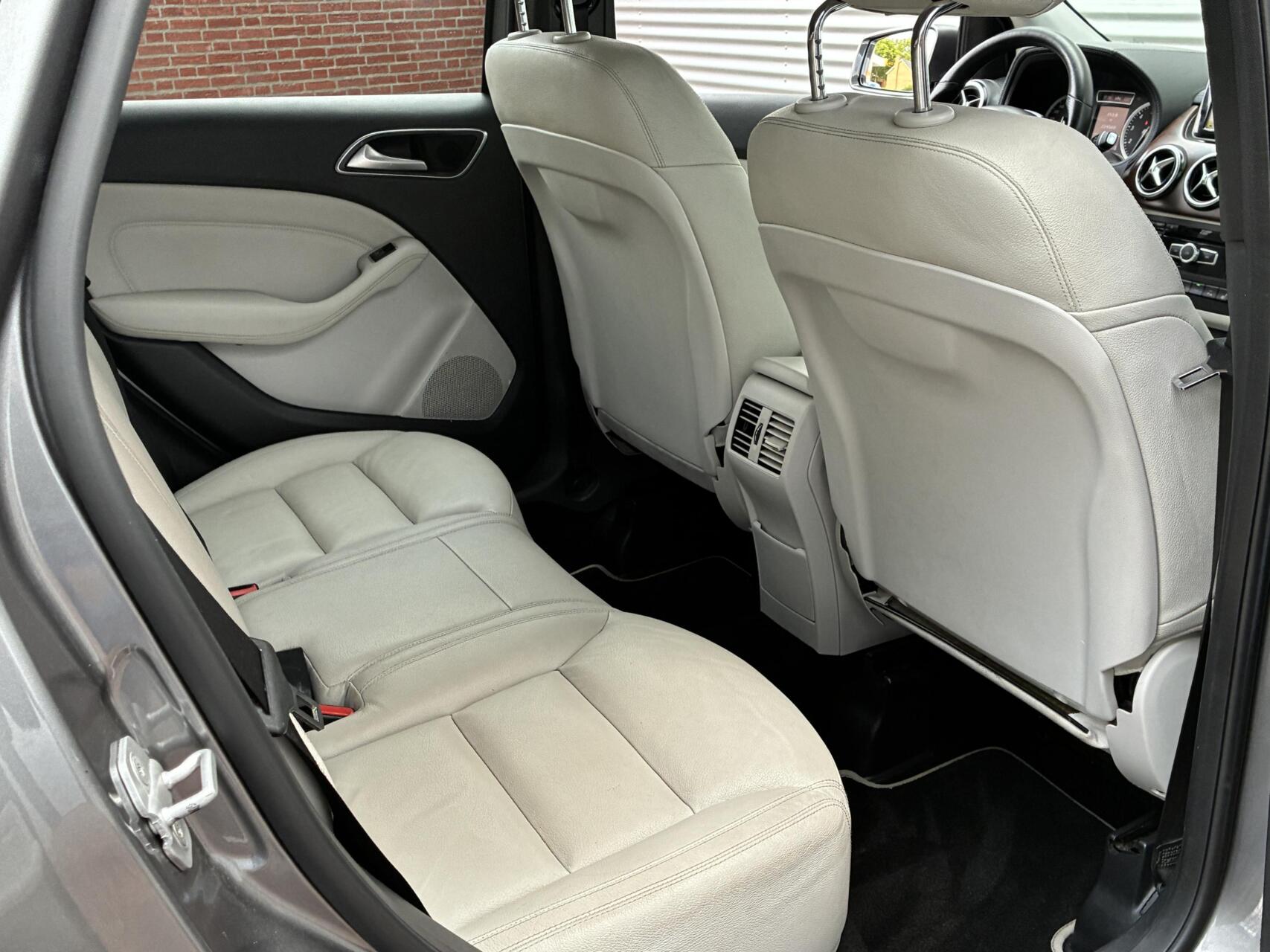 Foto van Mercedes-Benz B 200
