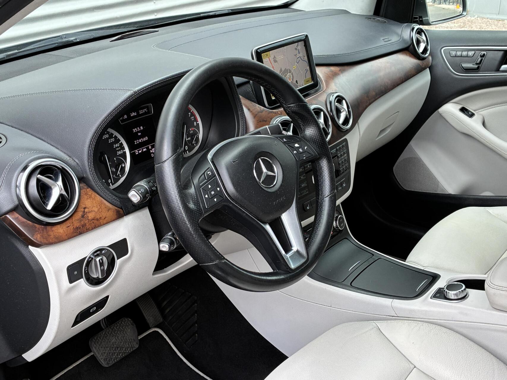 Foto van Mercedes-Benz B 200