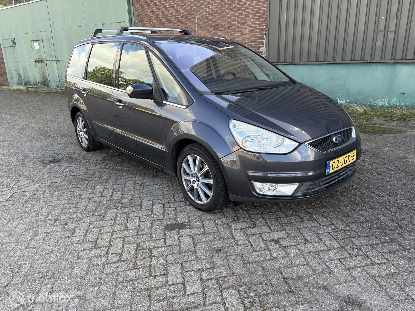 Ford Galaxy 2.0-16V Ghia 7 persoons 2009 - voorkant
