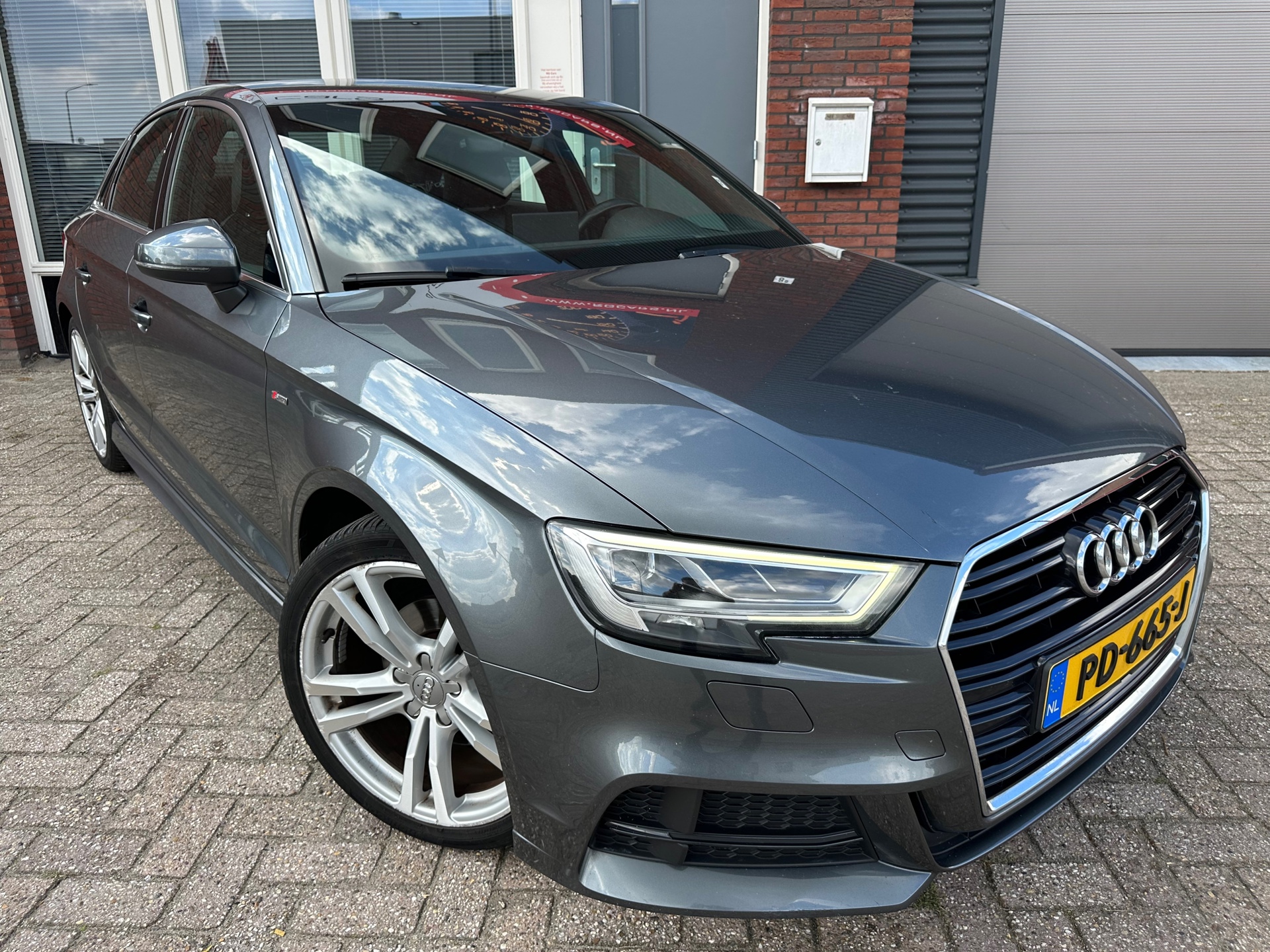 Audi A3 Limousine 1.4 TFSI CoD Sport S Line Edition / Navi / PDC / Leder / S-Line / Clima / Cruise / LED / NAP 2017 - voorkant