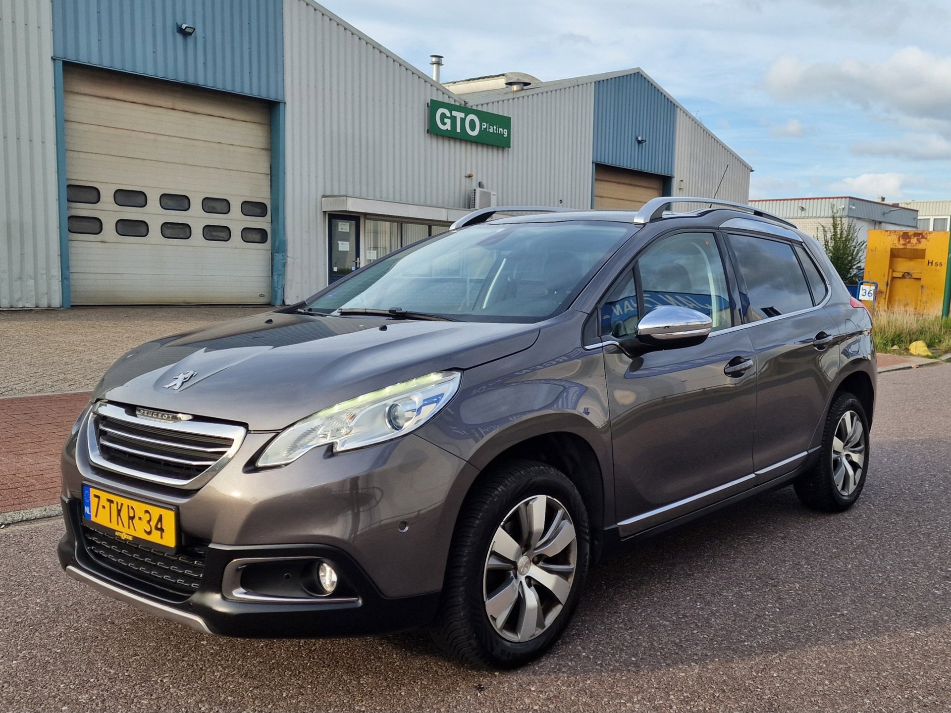 Peugeot 2008 1.2 VTi Allure Pack Premium Plus AUT PANO NAVI PSENSOR CRUISE 2 X SLEUTELS 2014 - voorkant