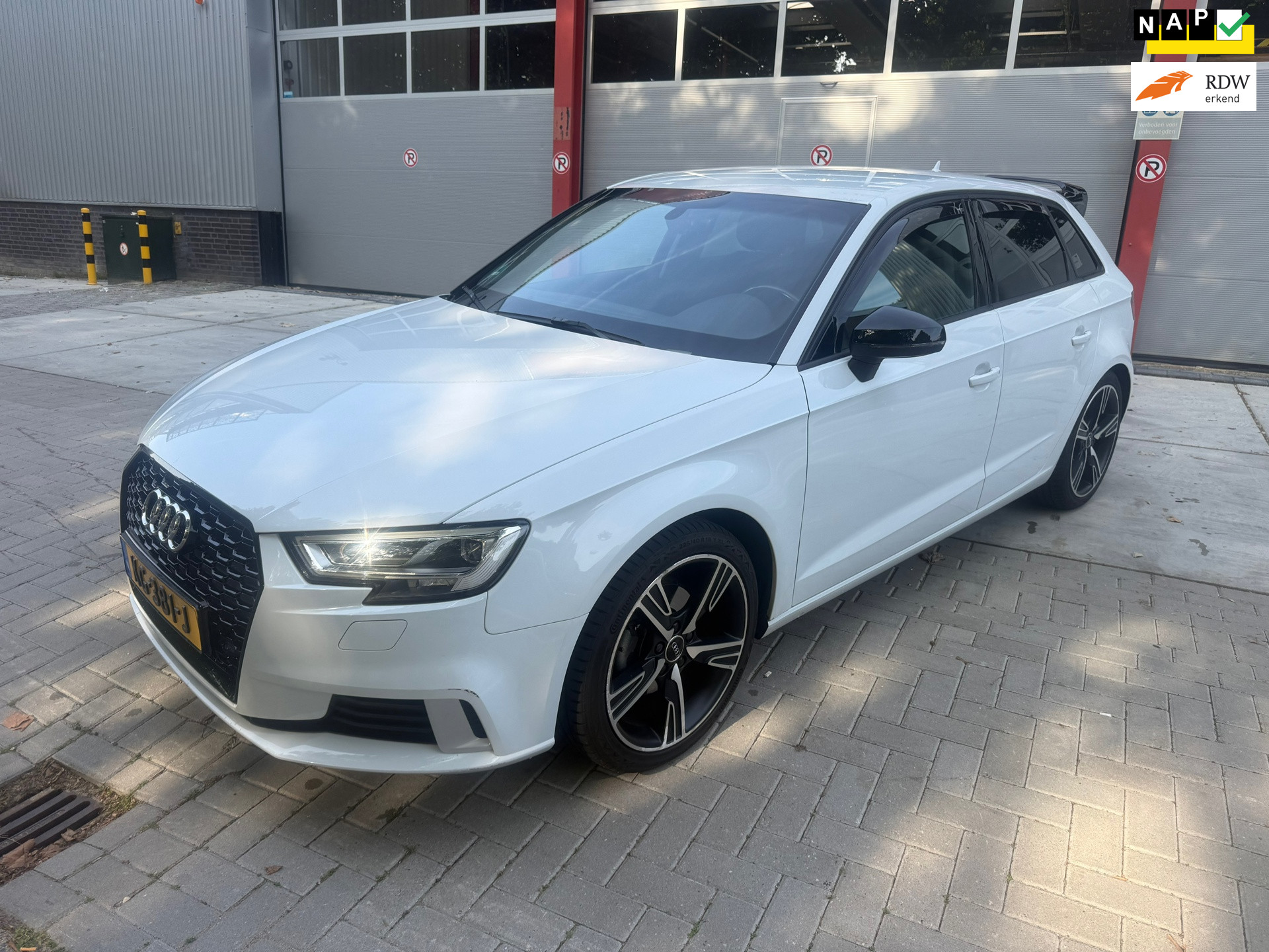 Audi A3 Sportback 1.0 TFSI Sport Lease Edition Keyless Entry Virtuele scherm Navi 2016 - voorkant