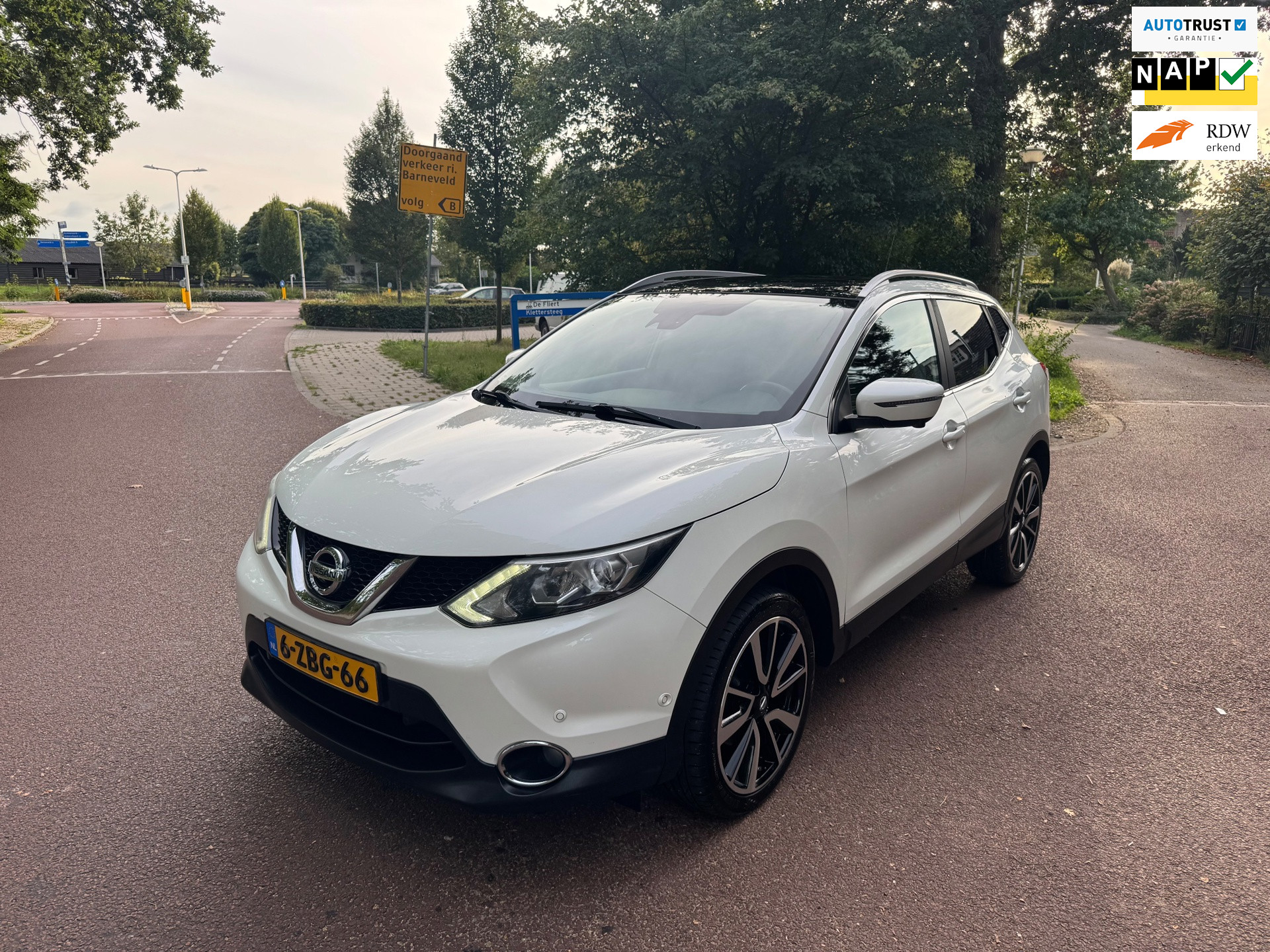 Nissan Nissan Qashqai 1.2 Tekna|Navi|Leder|Camera|Pano| 2014 - voorkant