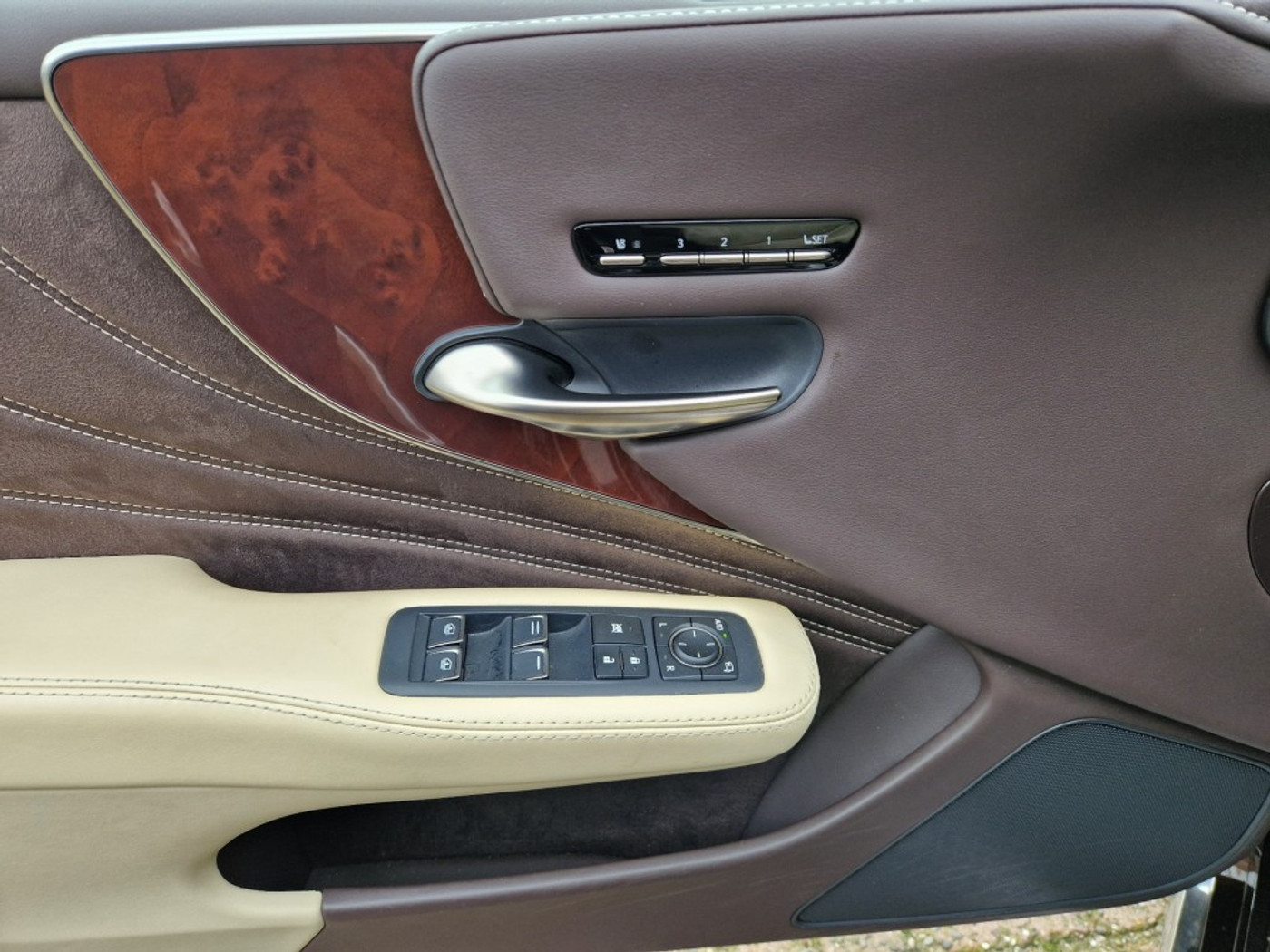 Foto van Lexus LS