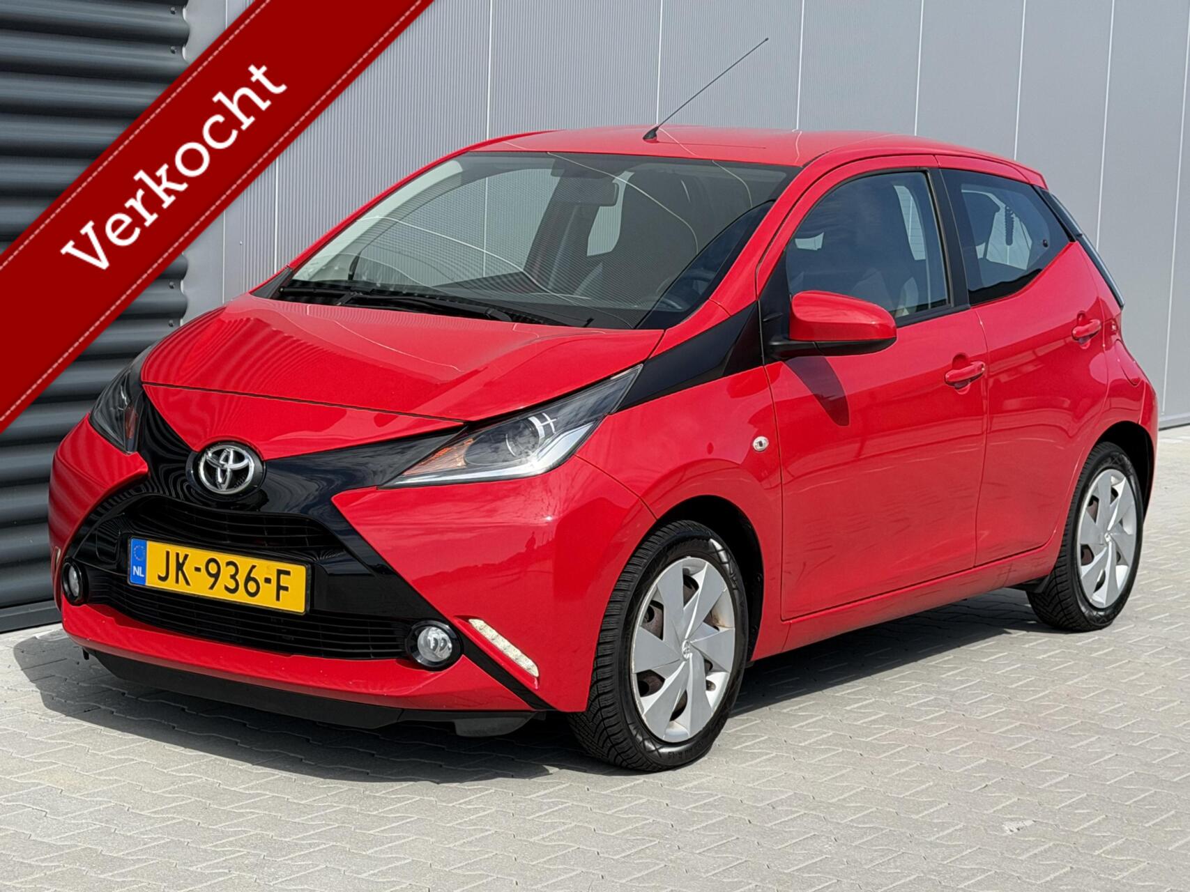 Toyota Toyota Aygo 1.0 VVT-i x-play - 4drs - Automaat - Camera 2016 - voorkant